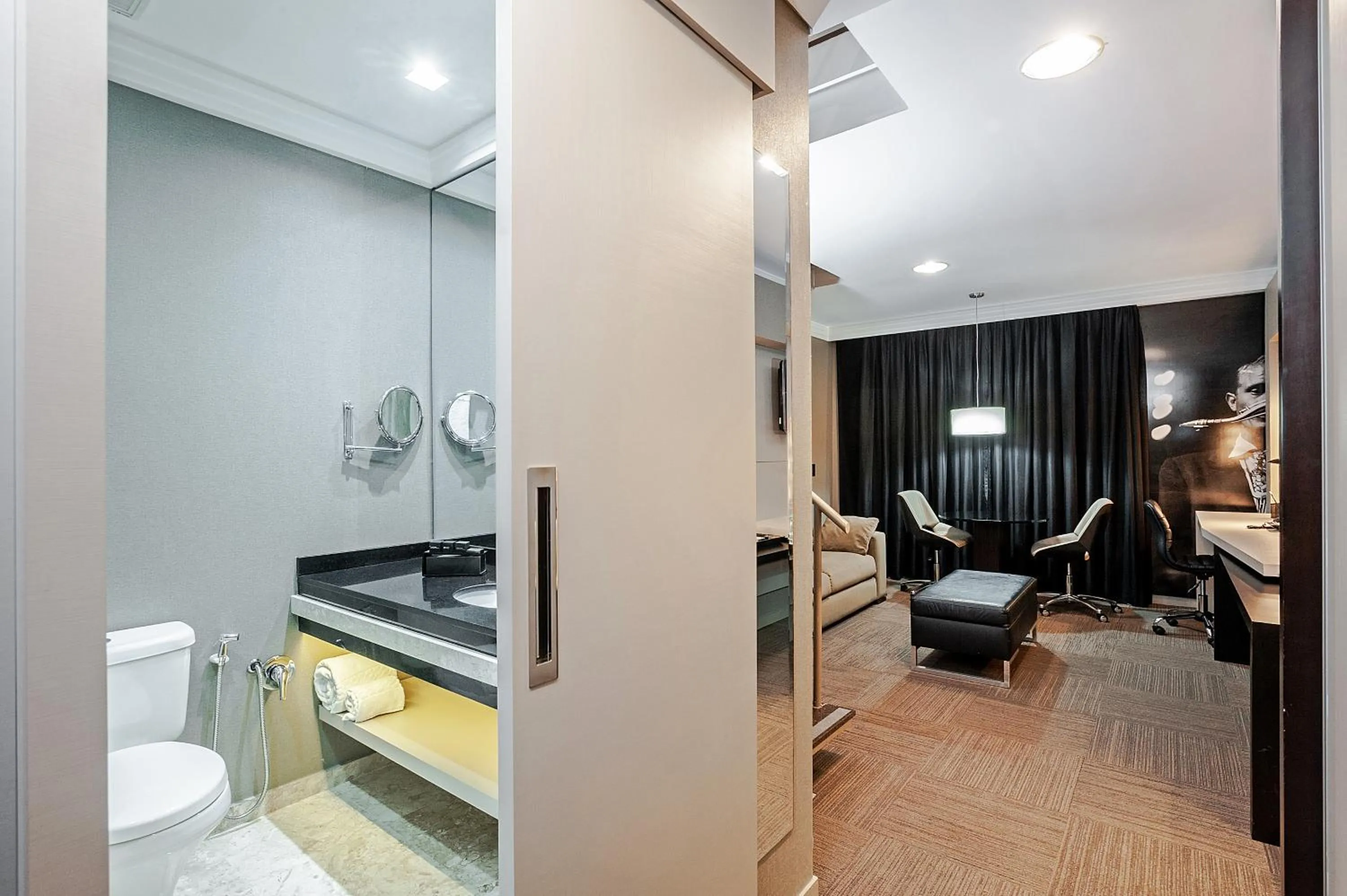 Seating area, Bed in Full Jazz by Slaviero Hotéis