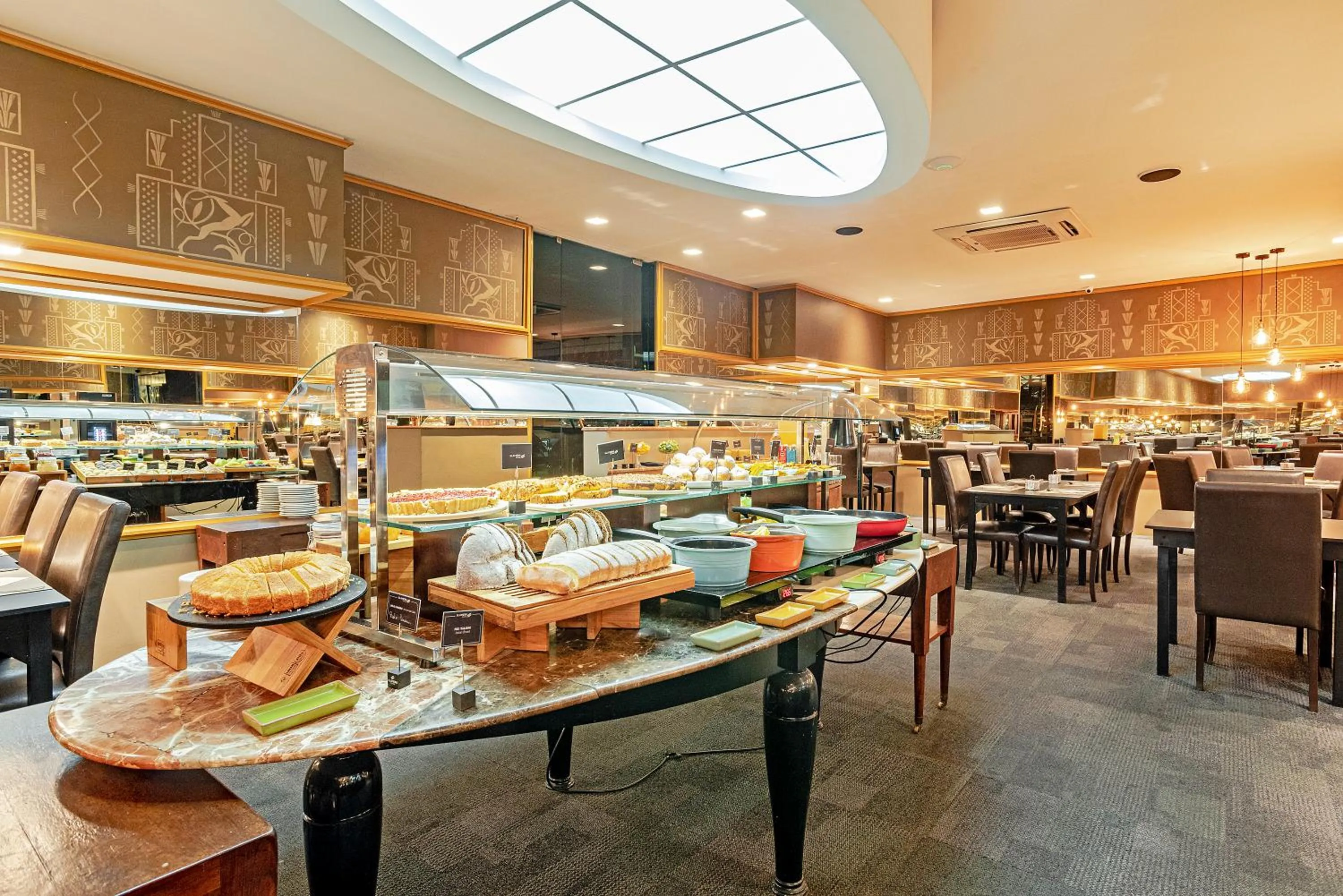 Restaurant/places to eat in Slaviero Curitiba Centro