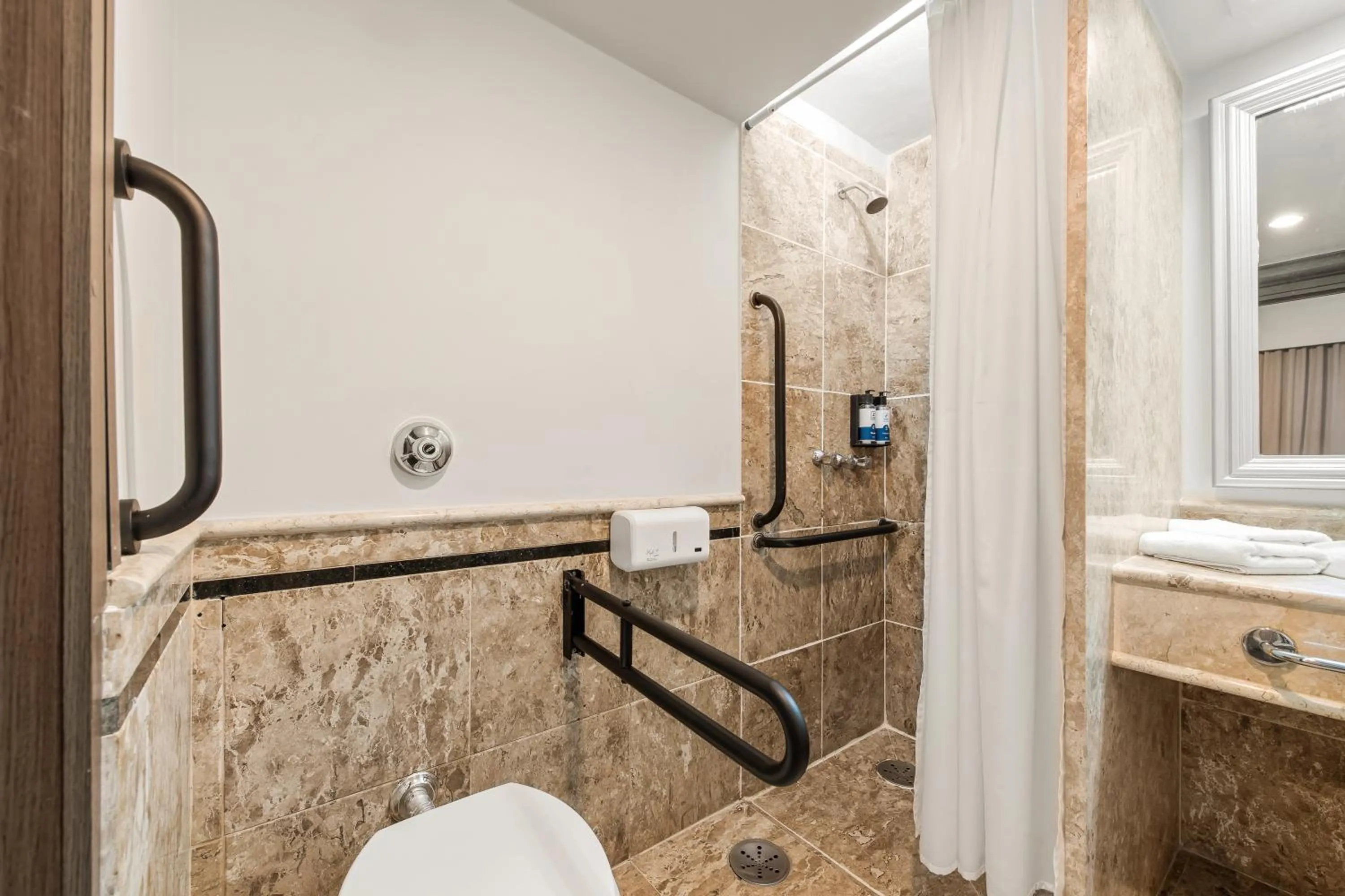 Bathroom in Slaviero Curitiba Centro