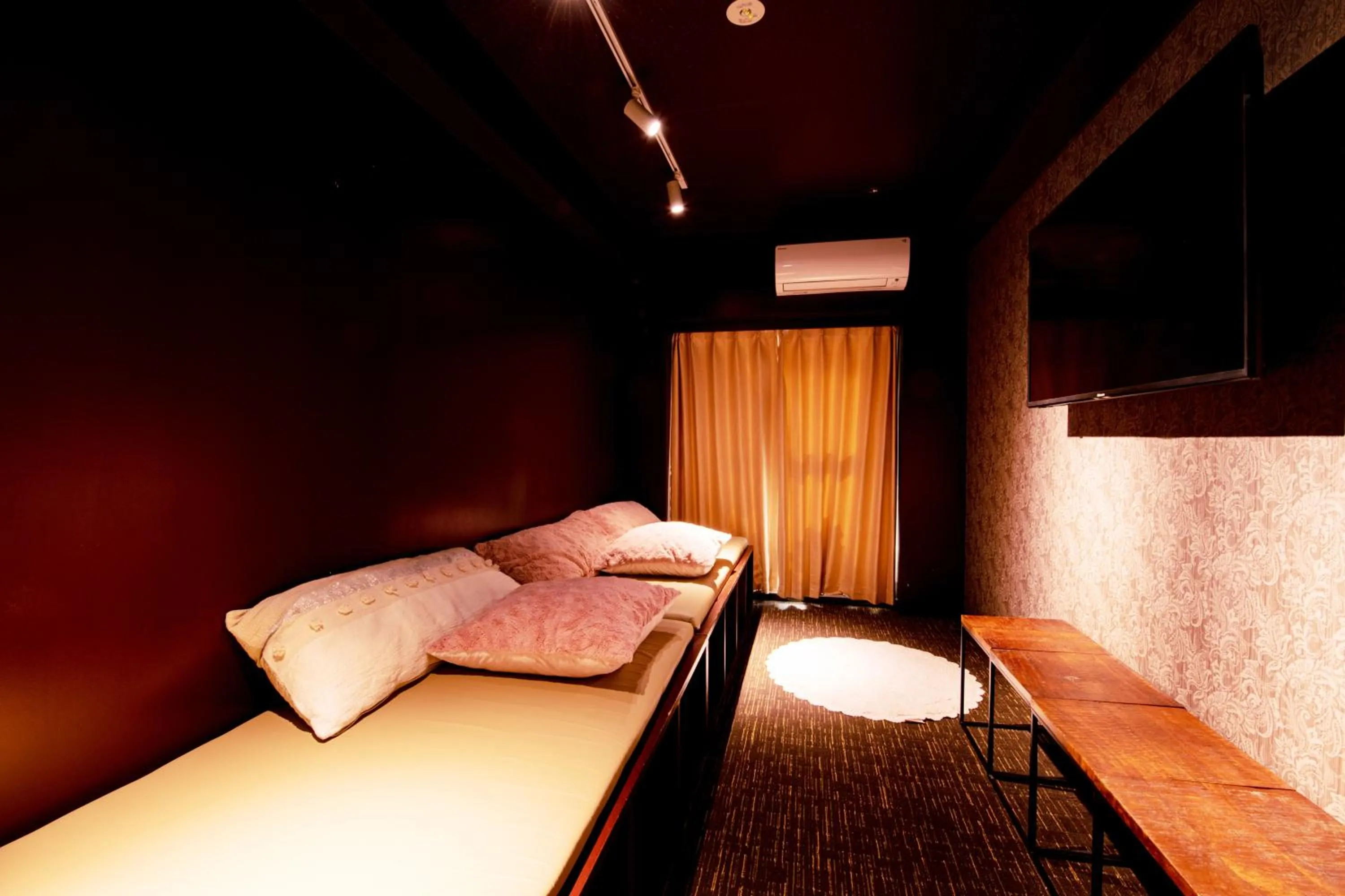 Communal lounge/ TV room, Bed in bnb+ Ueno Okachimachi