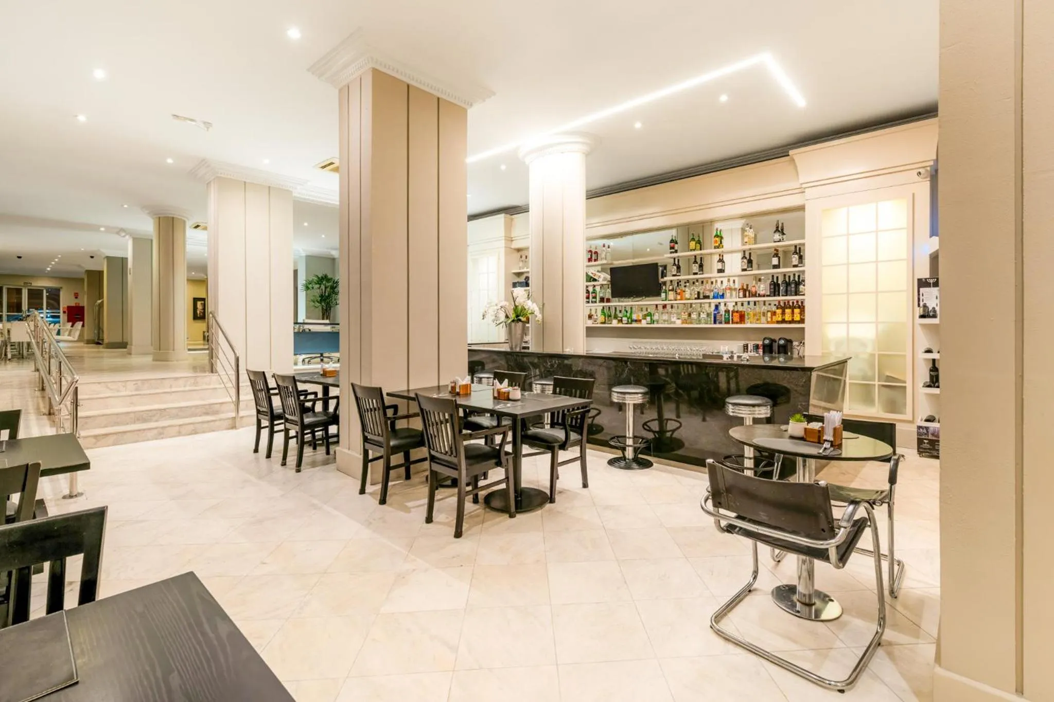 Lounge or bar in Rockefeller by Slaviero Hotéis