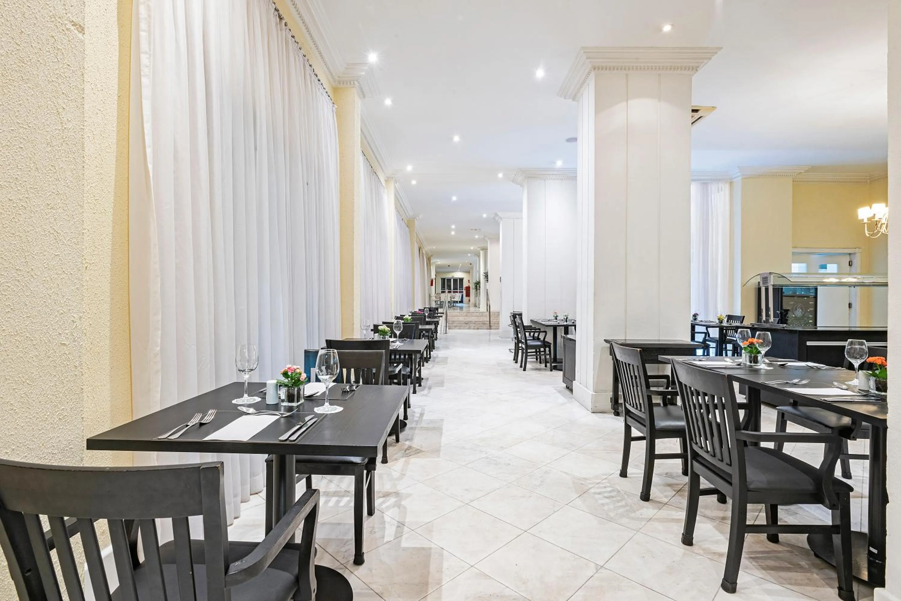 Restaurant/places to eat in Rockefeller by Slaviero Hotéis