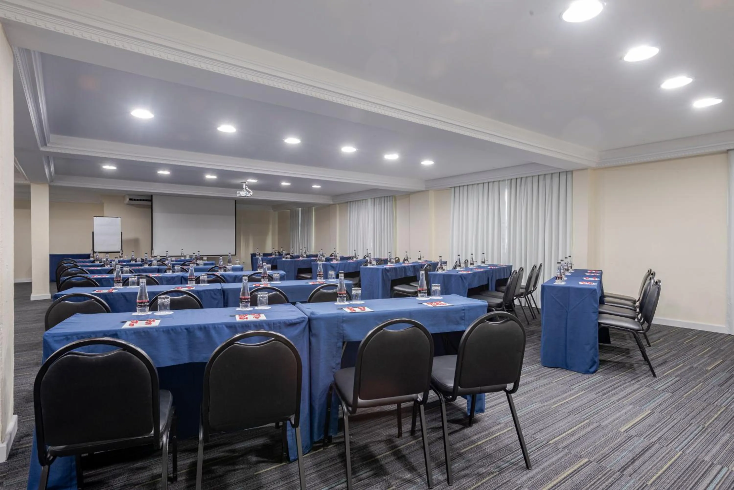 Banquet/Function facilities in Rockefeller by Slaviero Hotéis