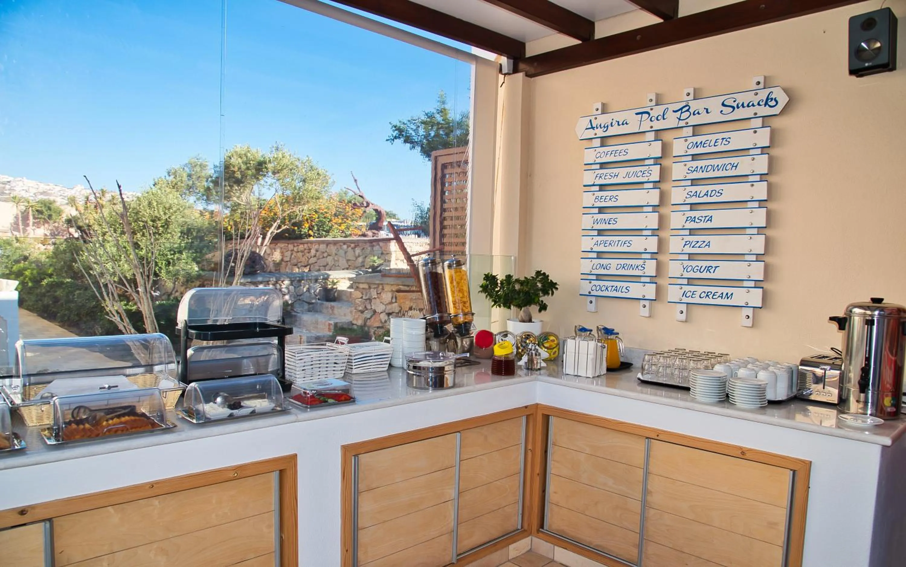 Buffet breakfast in Villa Angira