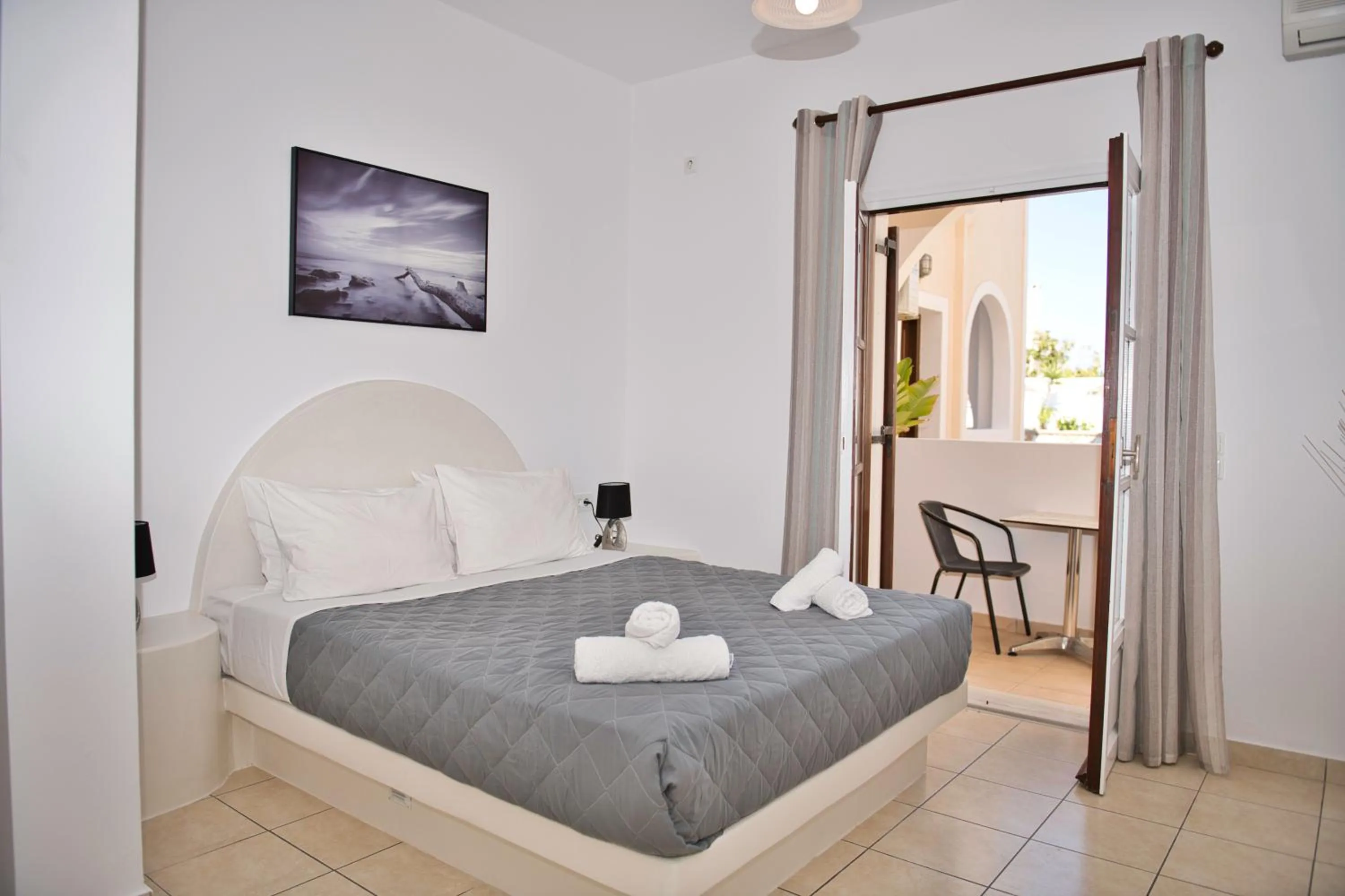 Photo of the whole room, Bed in Villa Angira