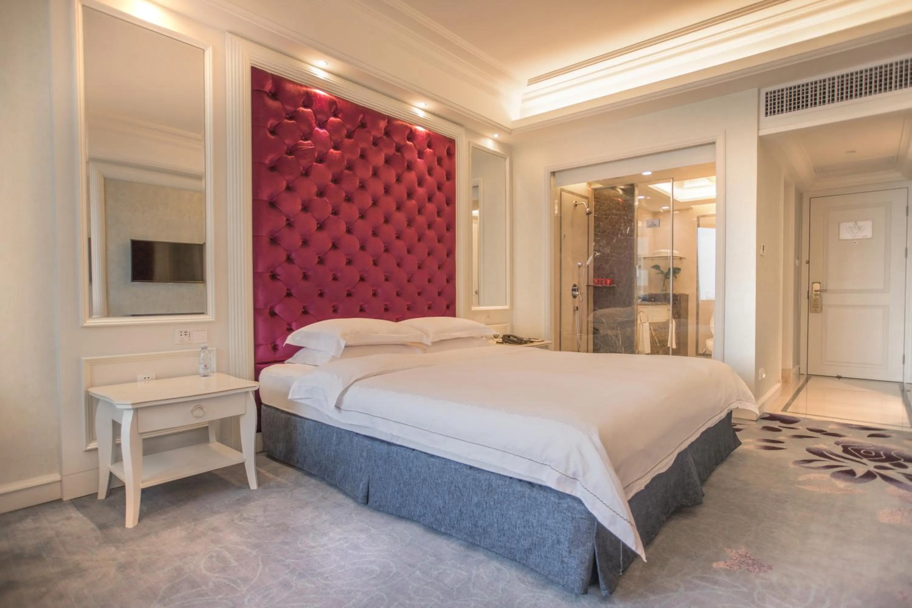 Bed in Pantower International Hotel