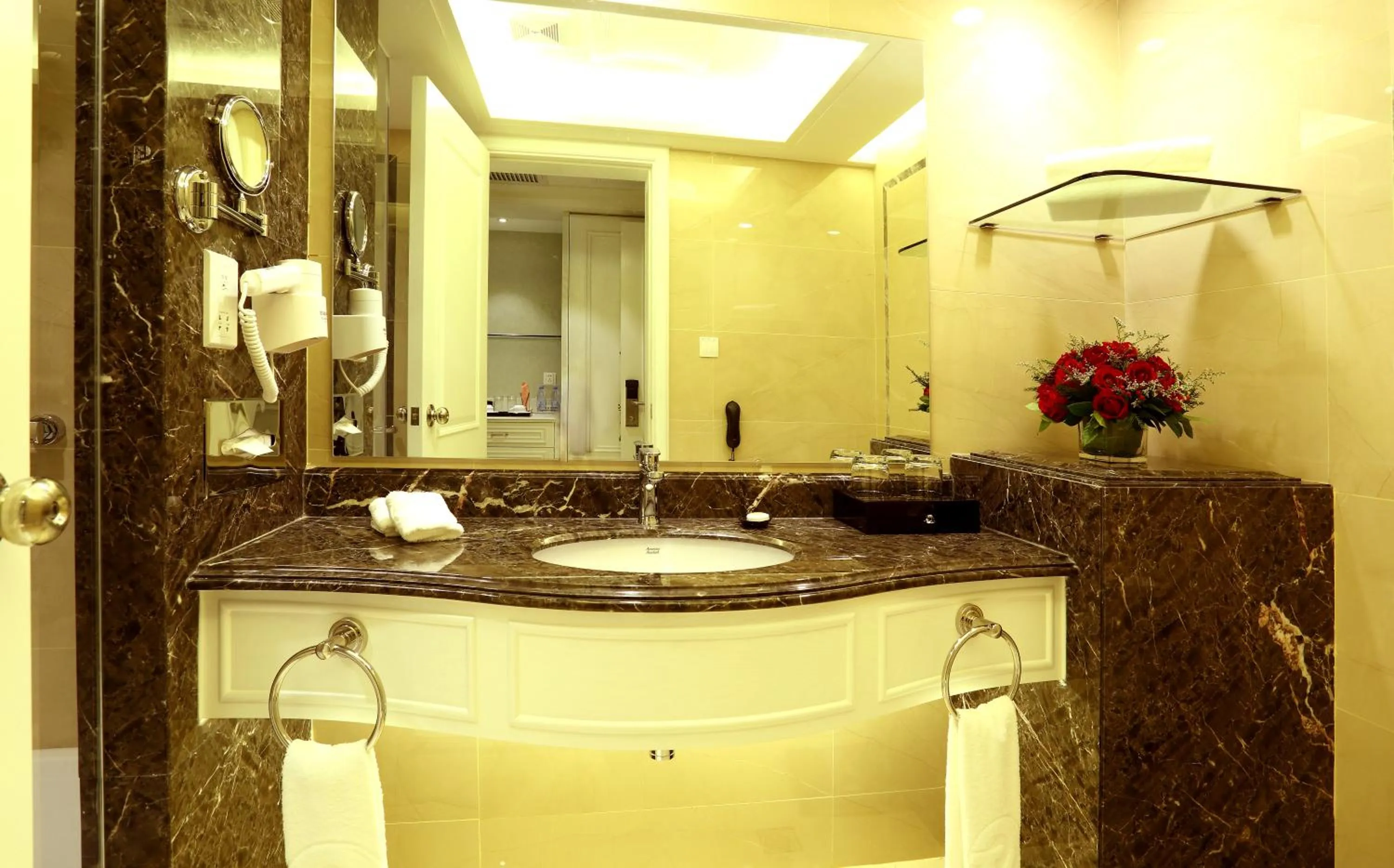 Bathroom in Pantower International Hotel