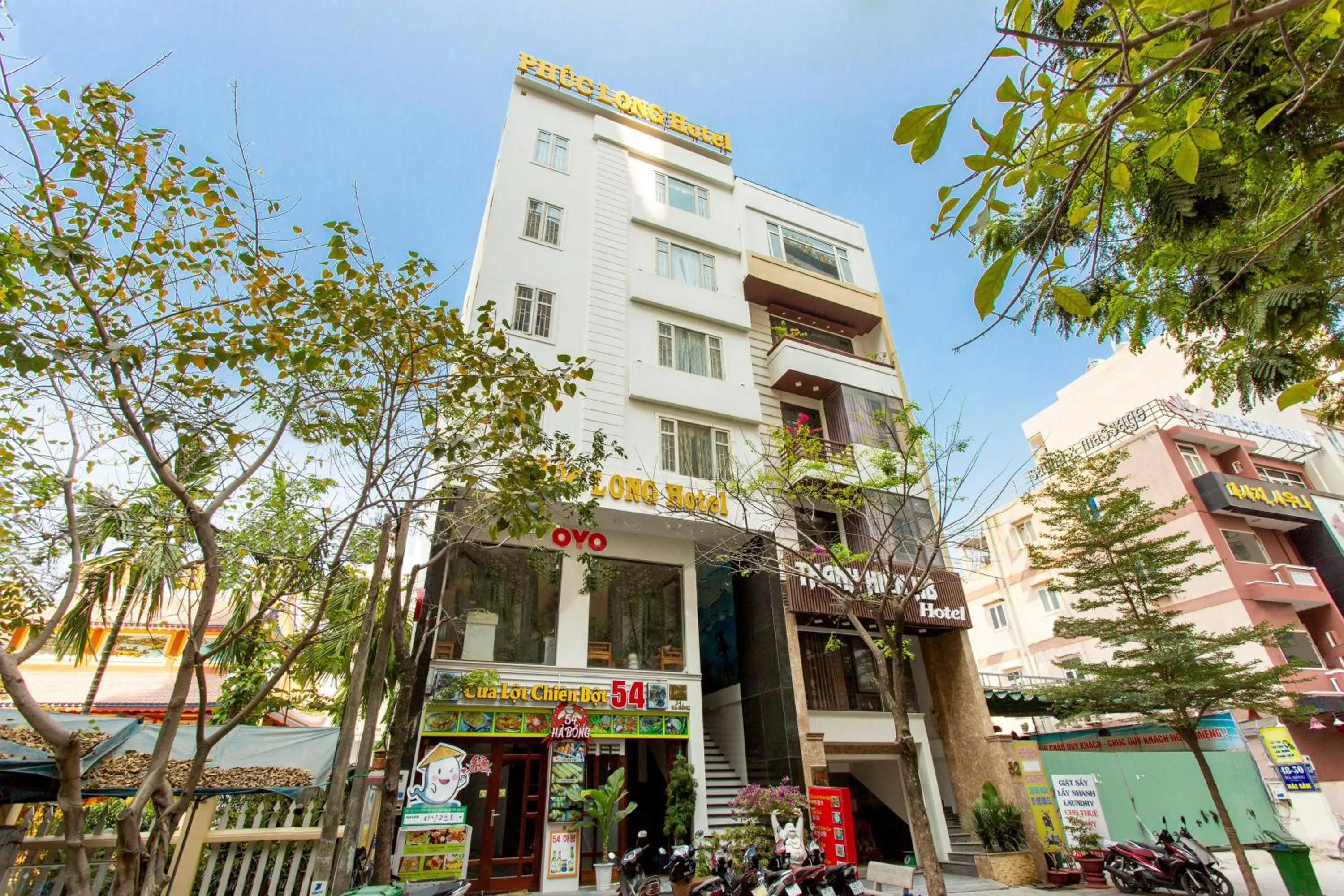 Facade/entrance in Phuc Long Hotel