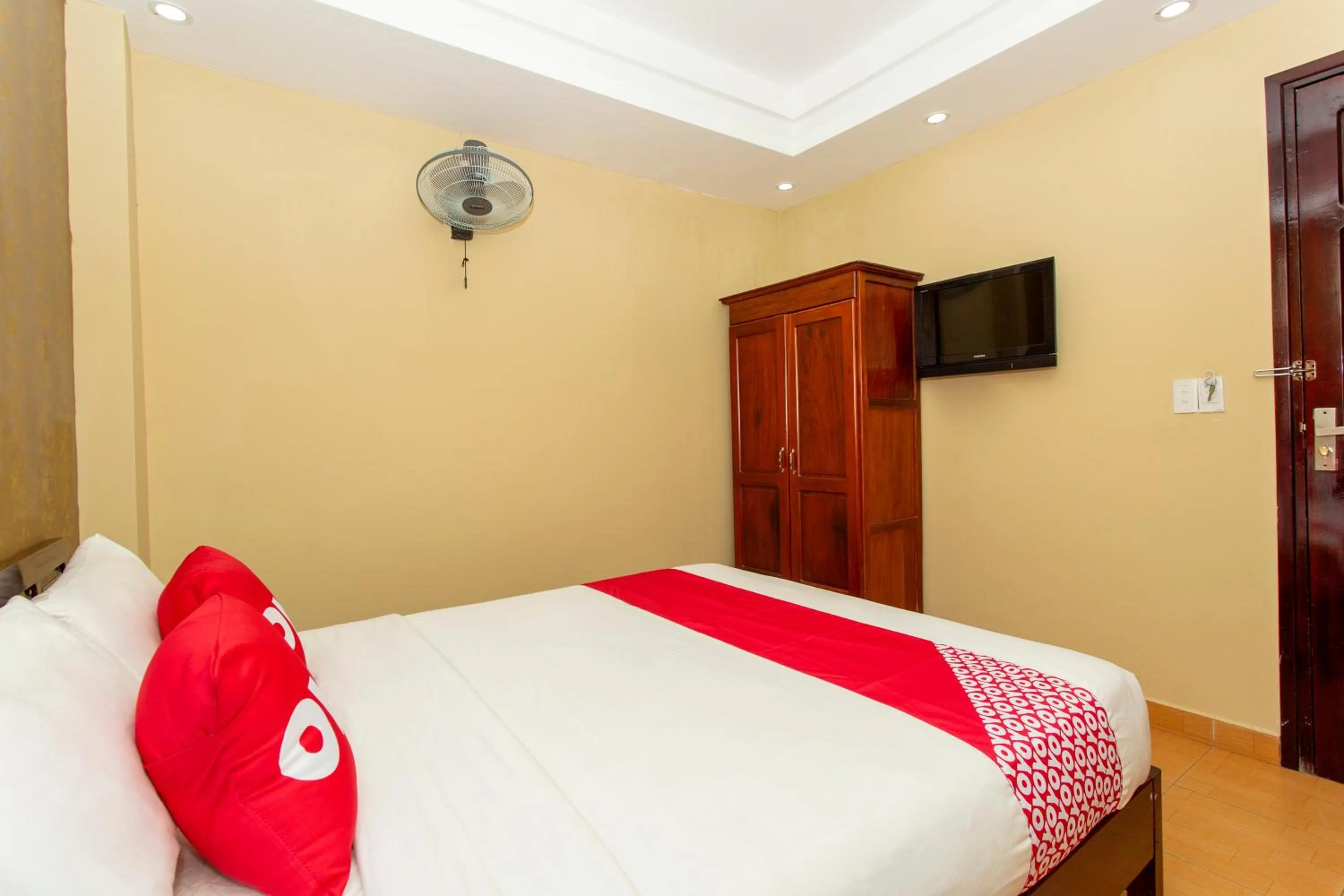 Photo of the whole room, Bed in Phuc Long Hotel