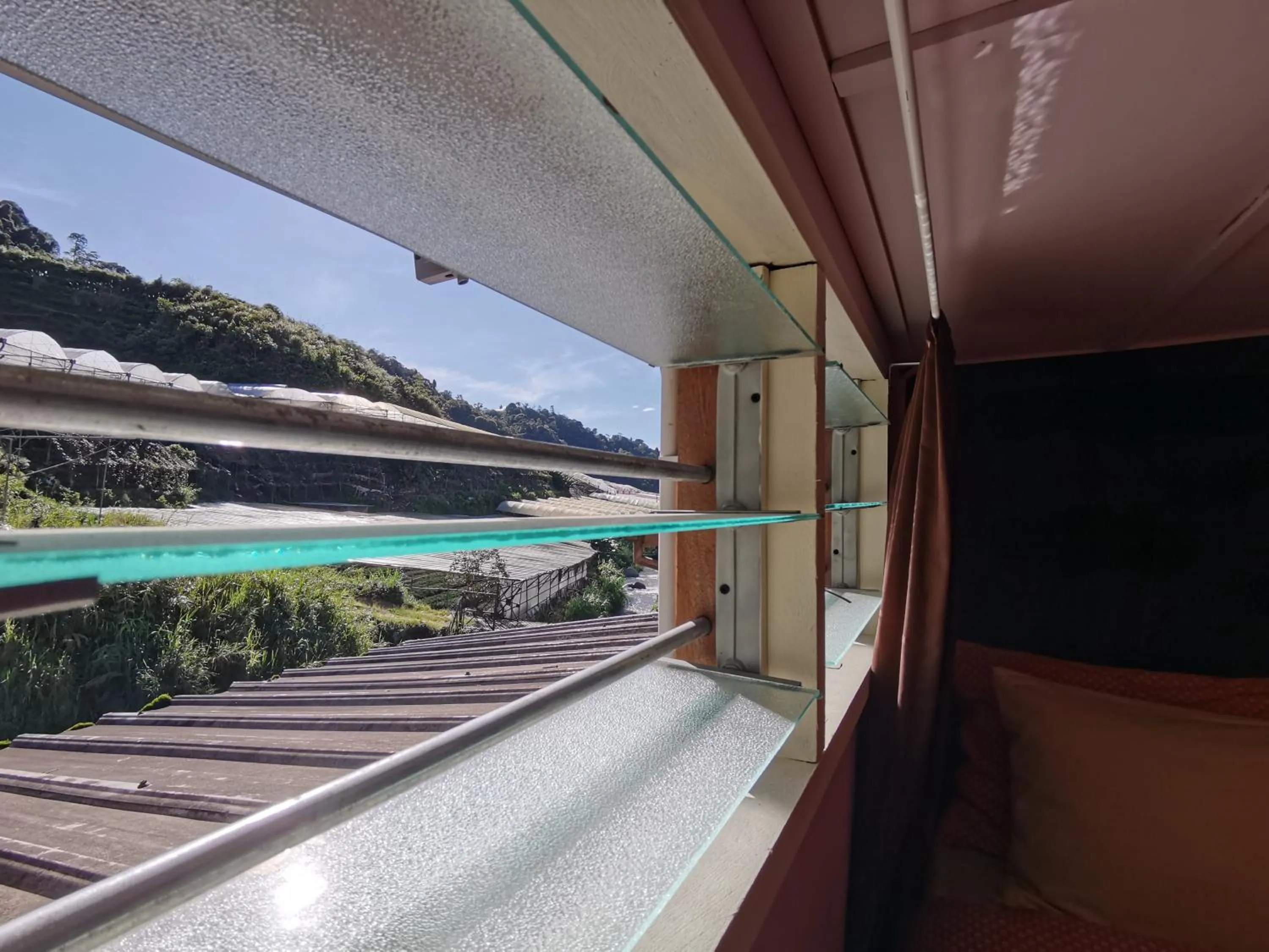 Day in Heahtitude - Children Not Allowed