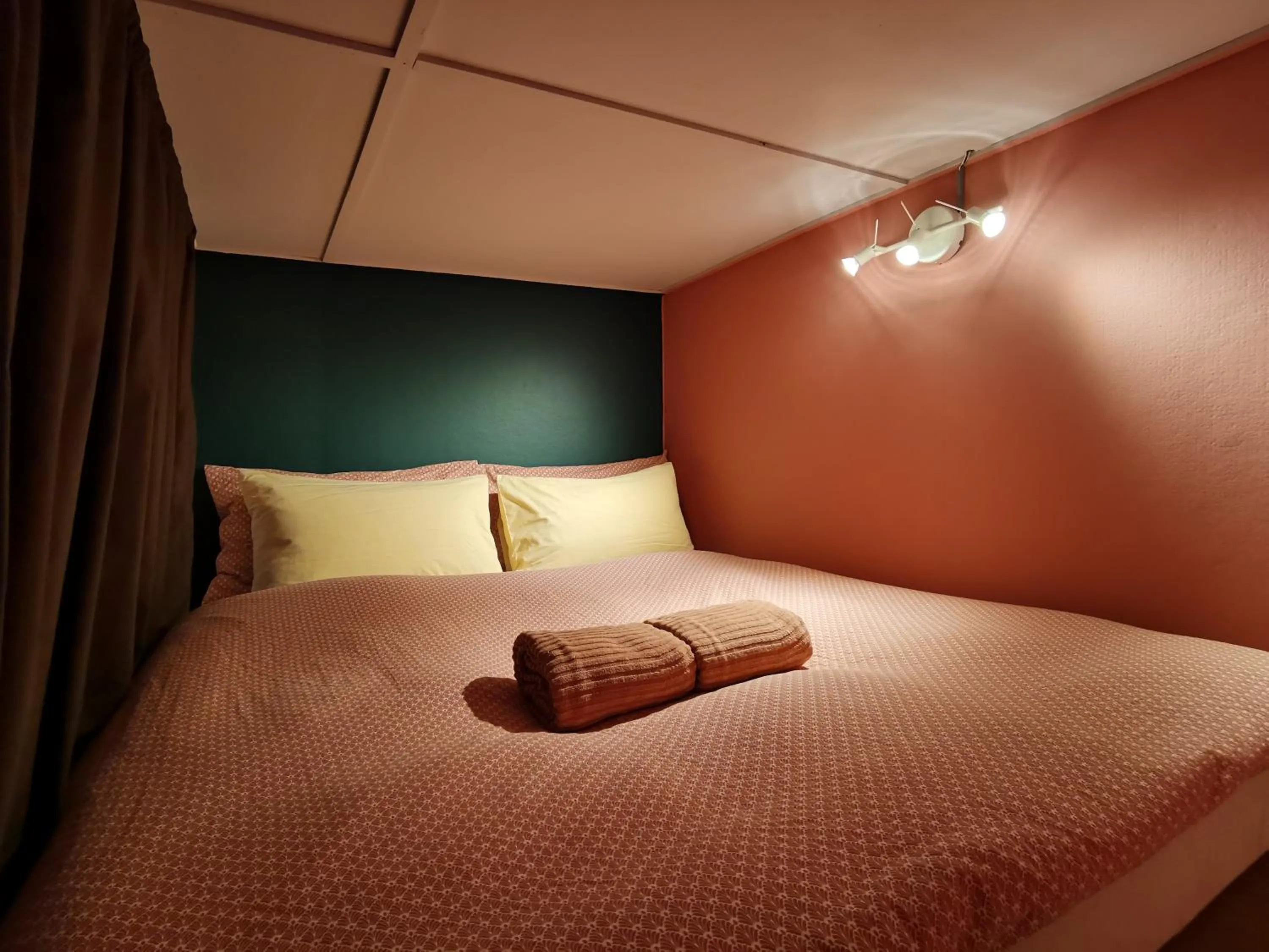 Bed in Heahtitude - Children Not Allowed