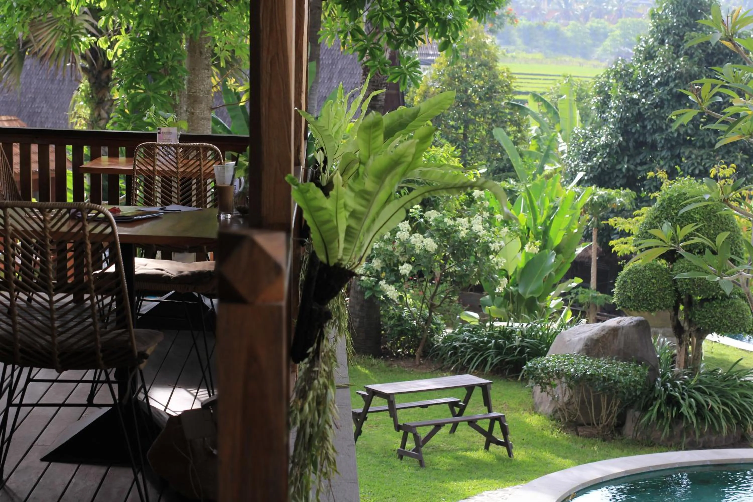 Restaurant/places to eat in Taulan Villa by Social Hideout