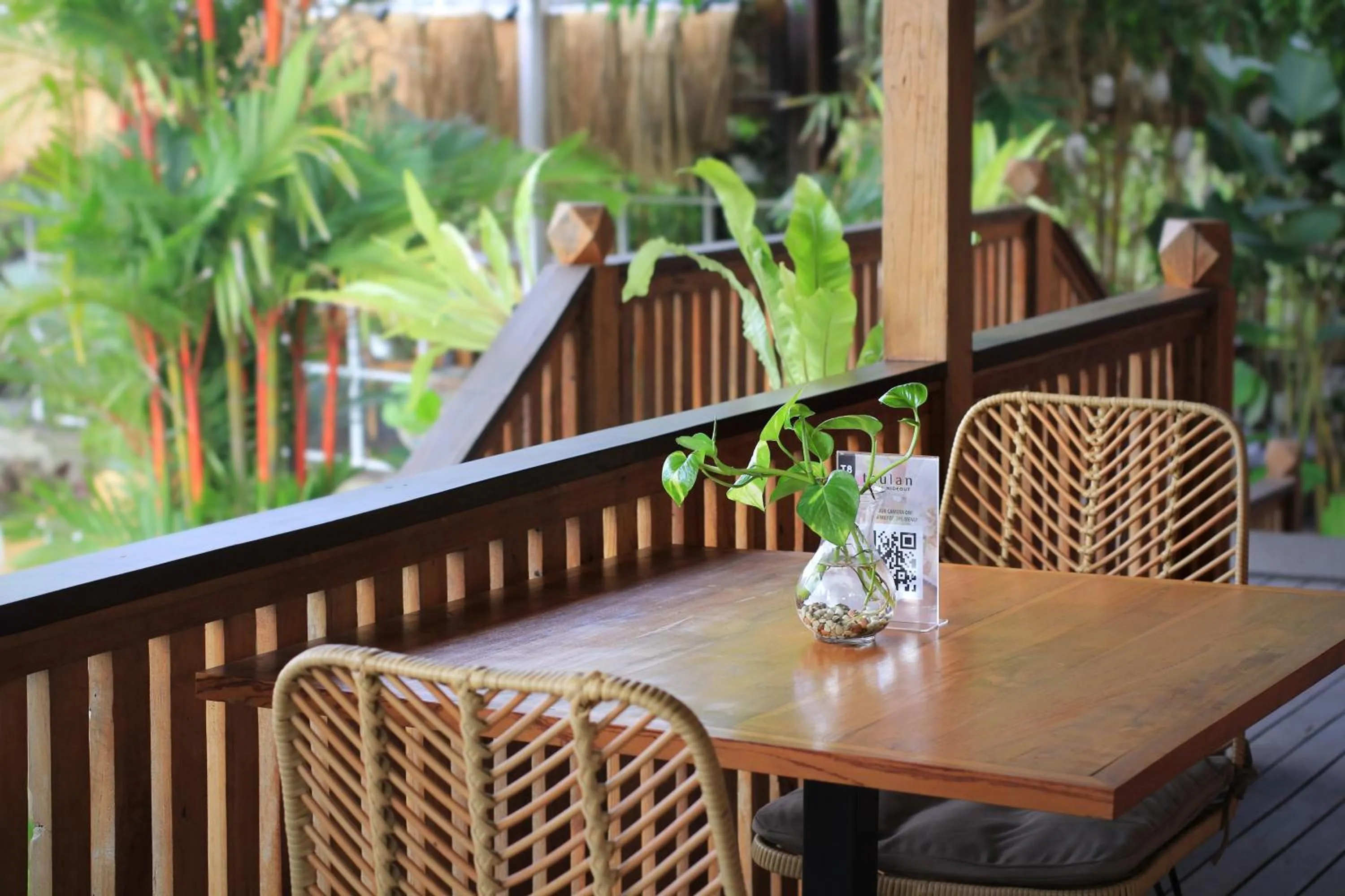 Restaurant/places to eat in Taulan Villa by Social Hideout