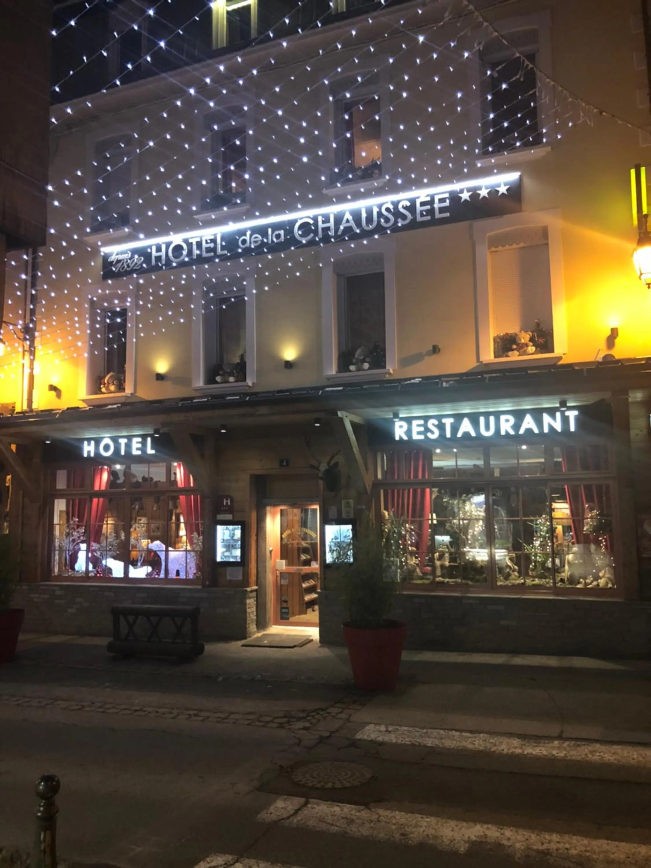Facade/entrance in Hôtel Restaurant de la Chaussée