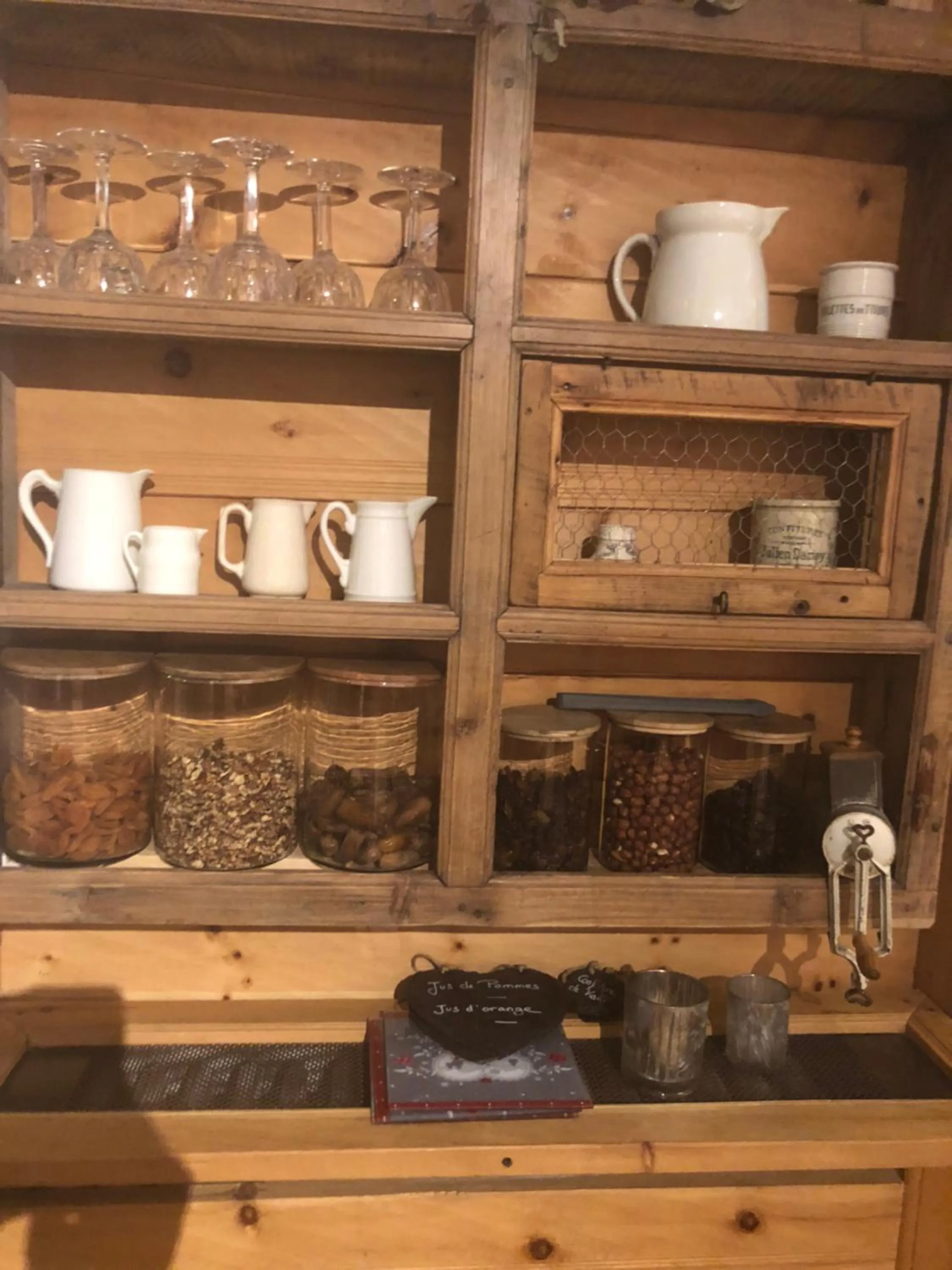 Decorative detail in Hôtel Restaurant de la Chaussée