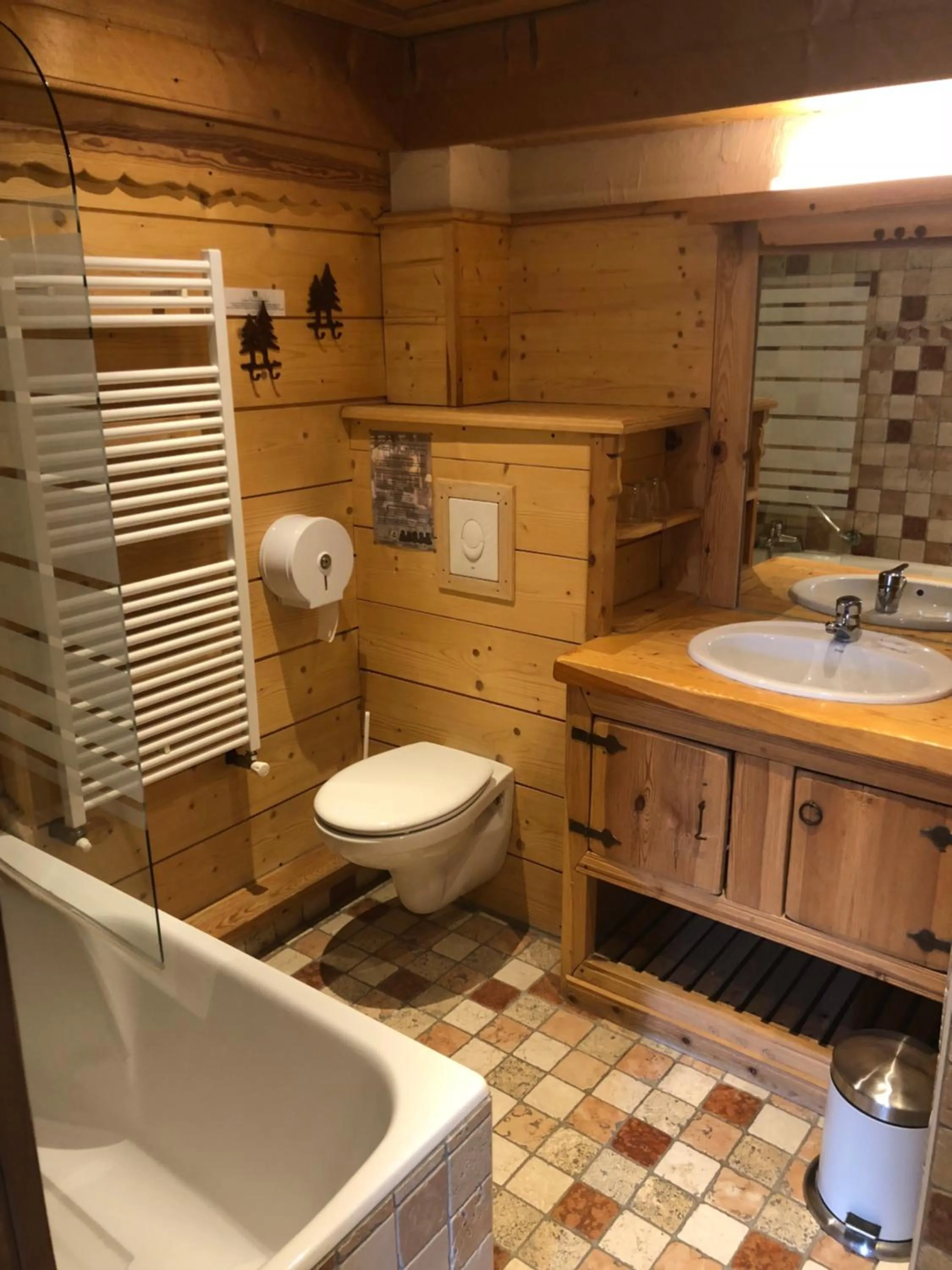 Bathroom in Hôtel Restaurant de la Chaussée