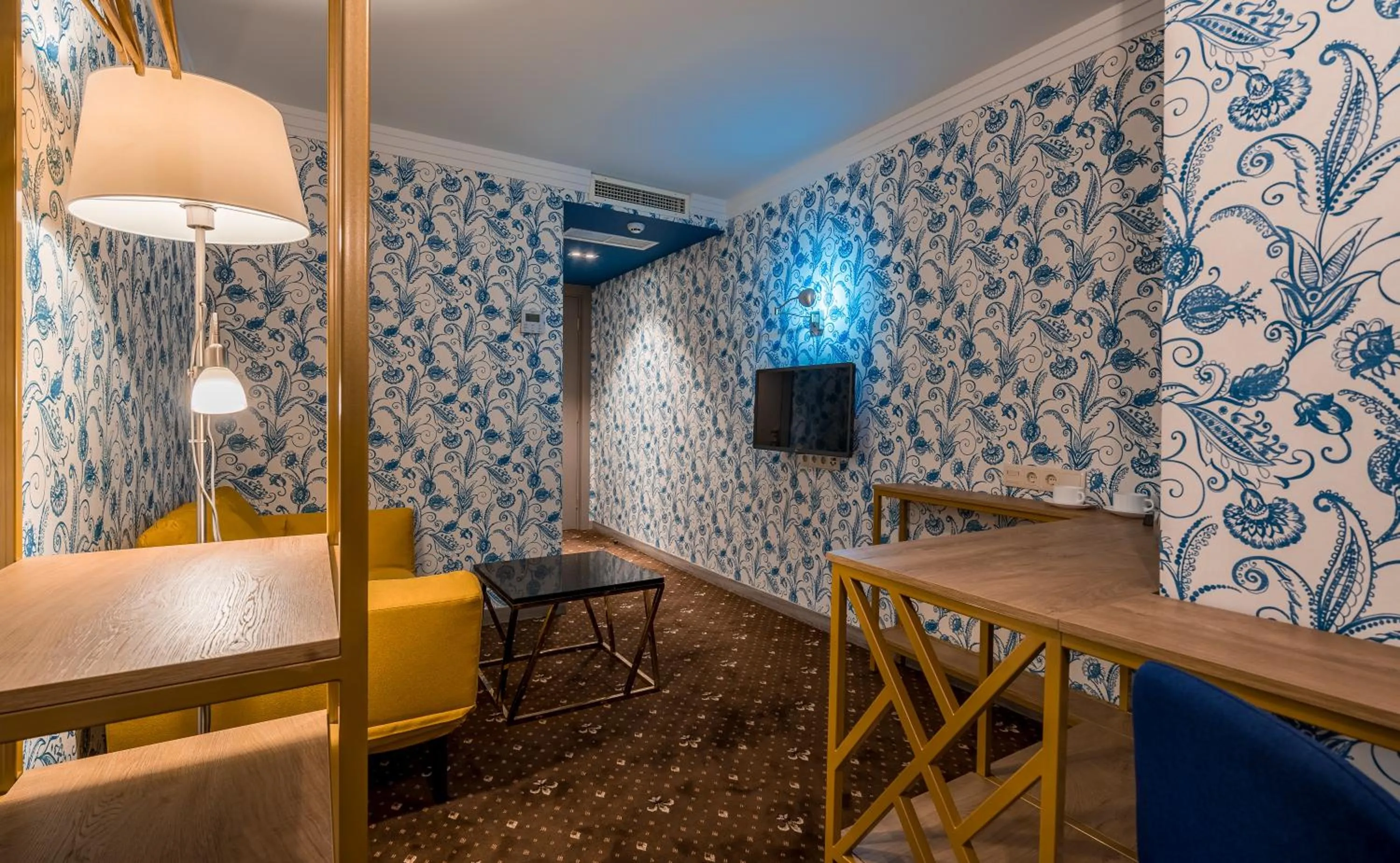 TV and multimedia in Gladius Inn Boutique Hotel by DNT Group