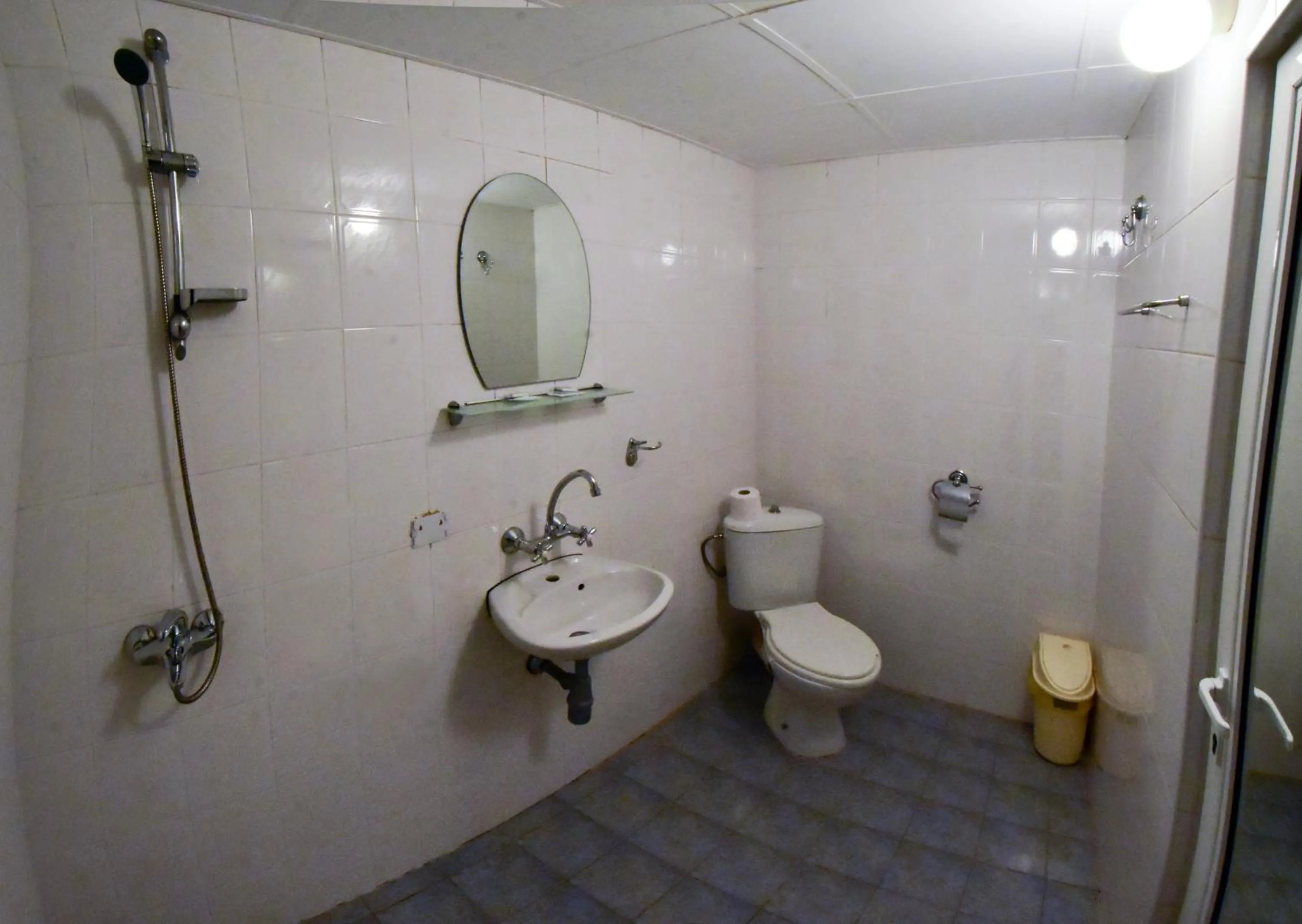 Bathroom in Hotel Rade 1
