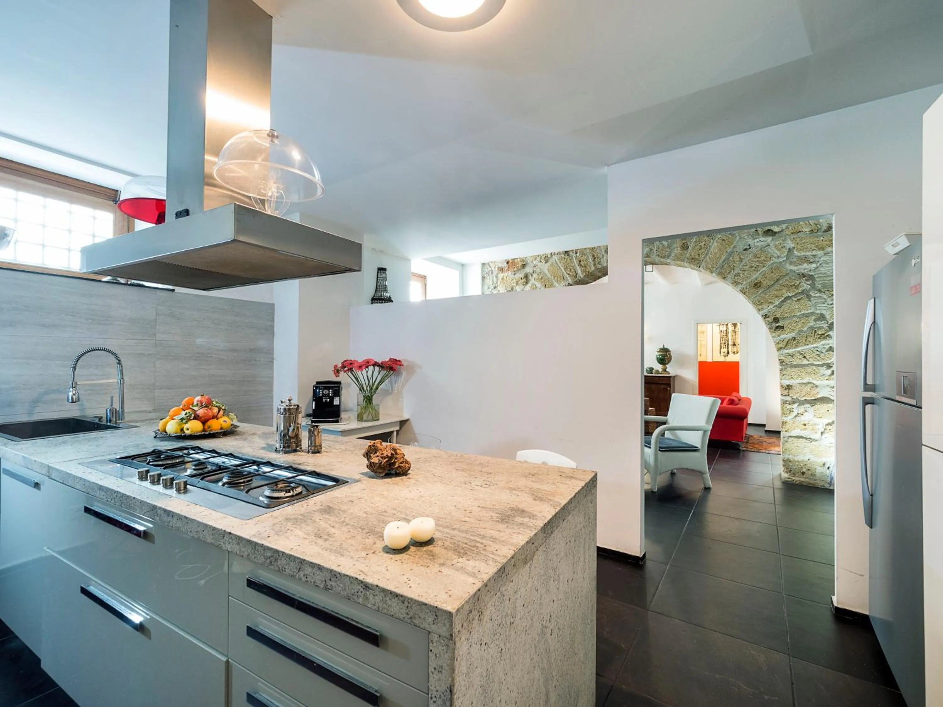 Communal kitchen in Il Giardino di Ballarò Boutique B&B