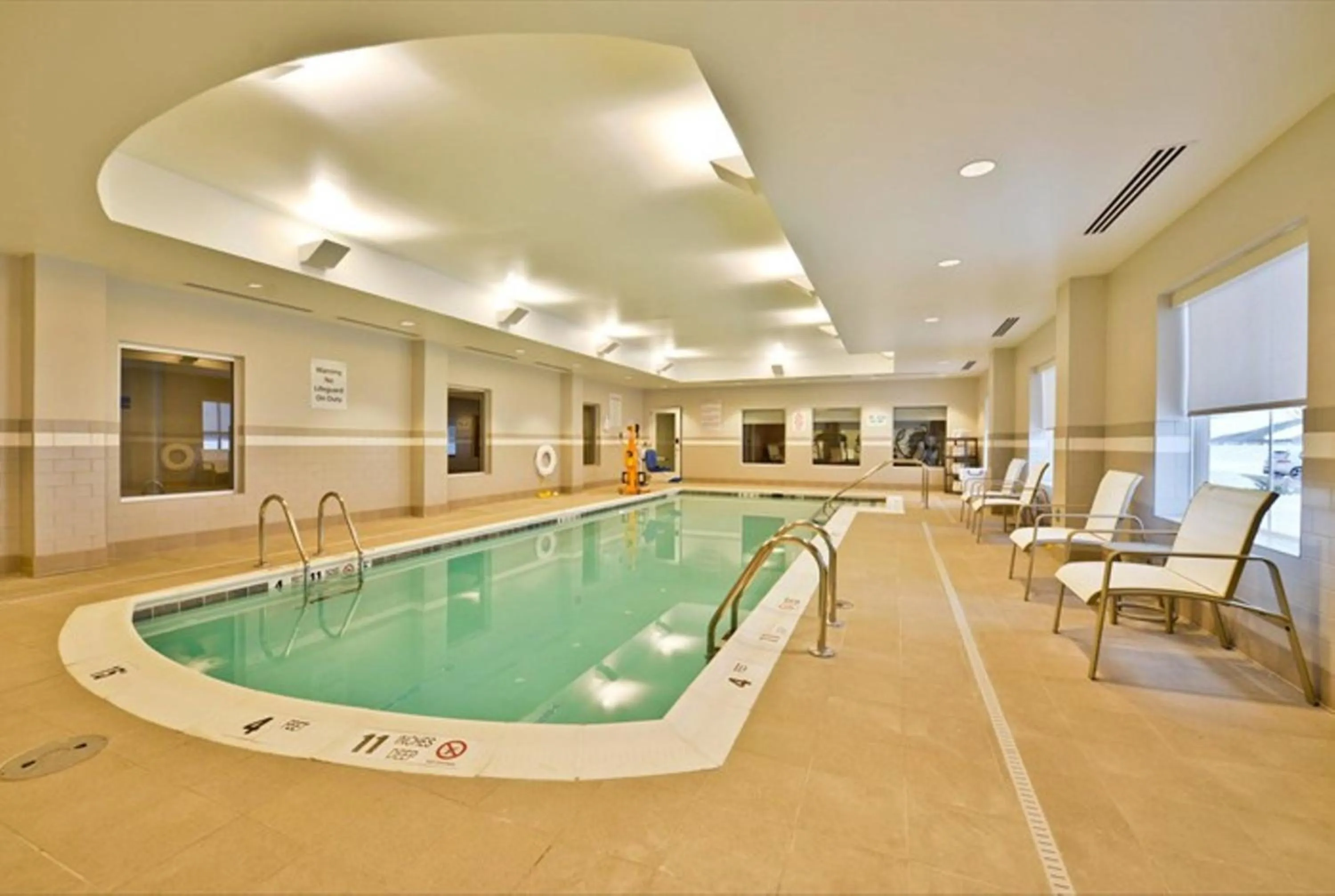 Swimming pool in Holiday Inn Express & Suites Utica by IHG
