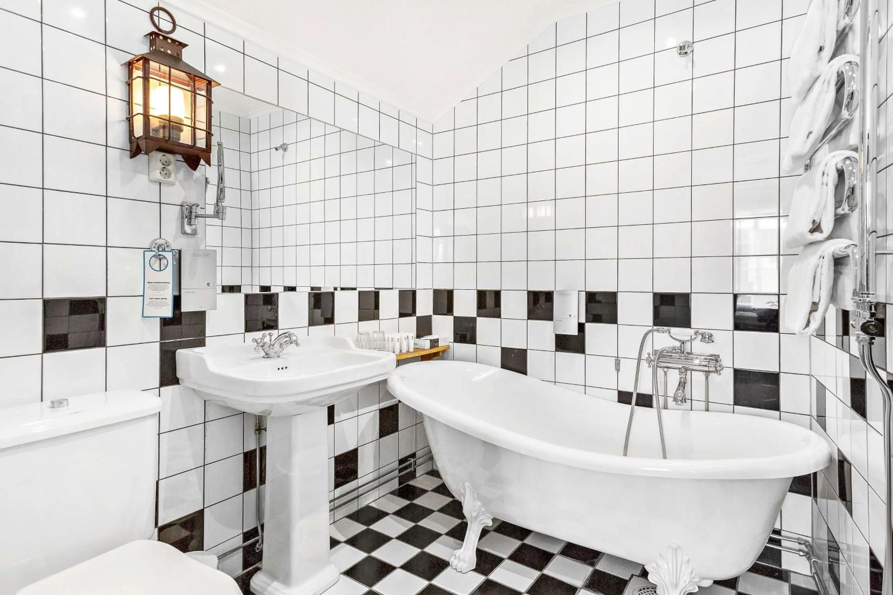 Bathroom in Vimmerby Stadshotell, WorldHotels Crafted