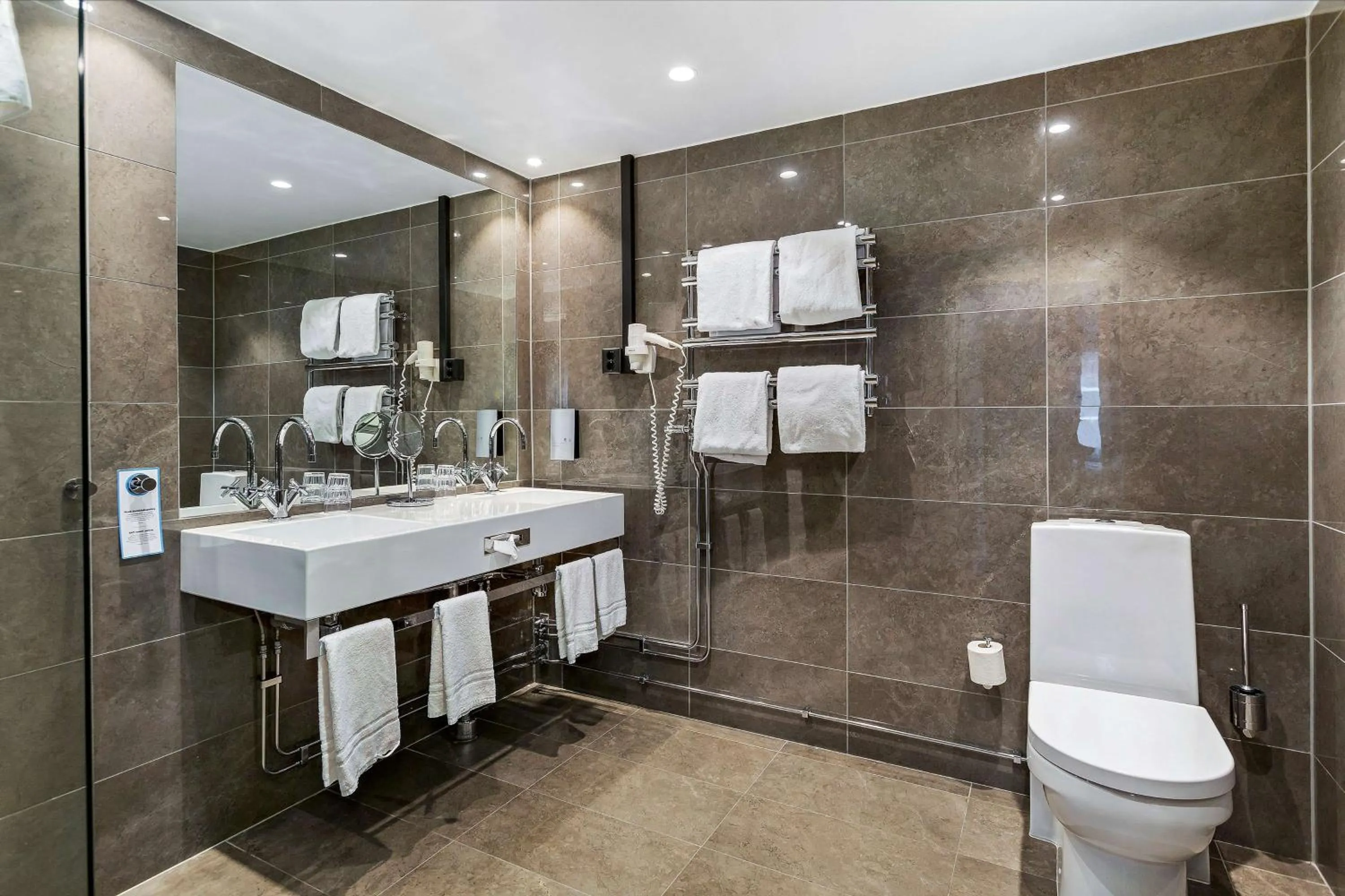 Bathroom in Vimmerby Stadshotell, WorldHotels Crafted