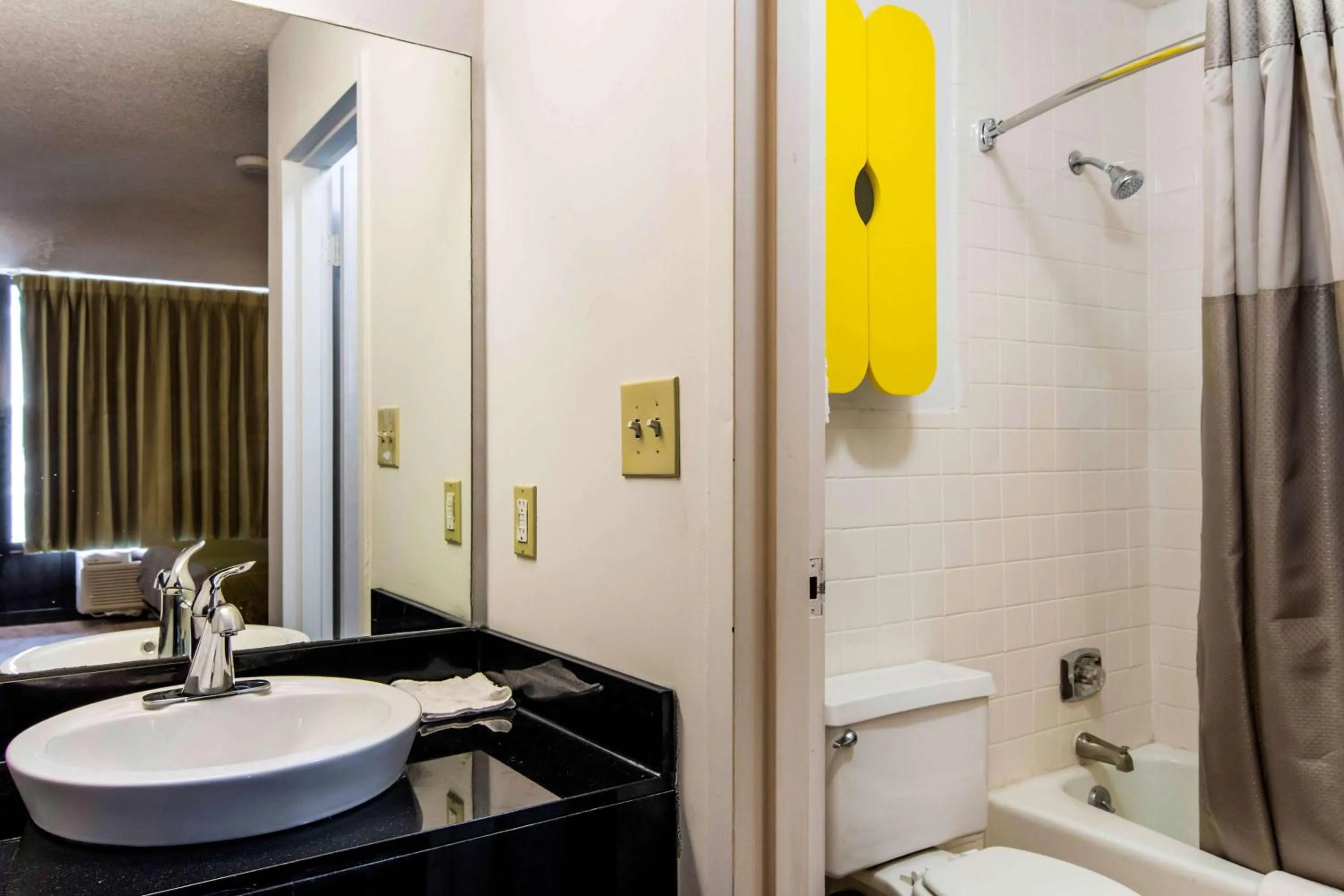 Bathroom in Studio 6 LaGrange