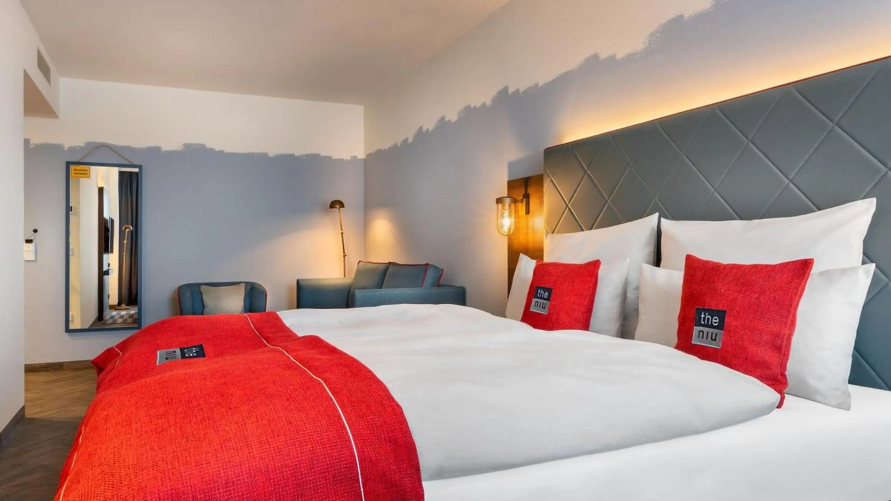 Photo of the whole room, Bed in Holiday Inn - the niu, Keg Hamburg Ost by IHG