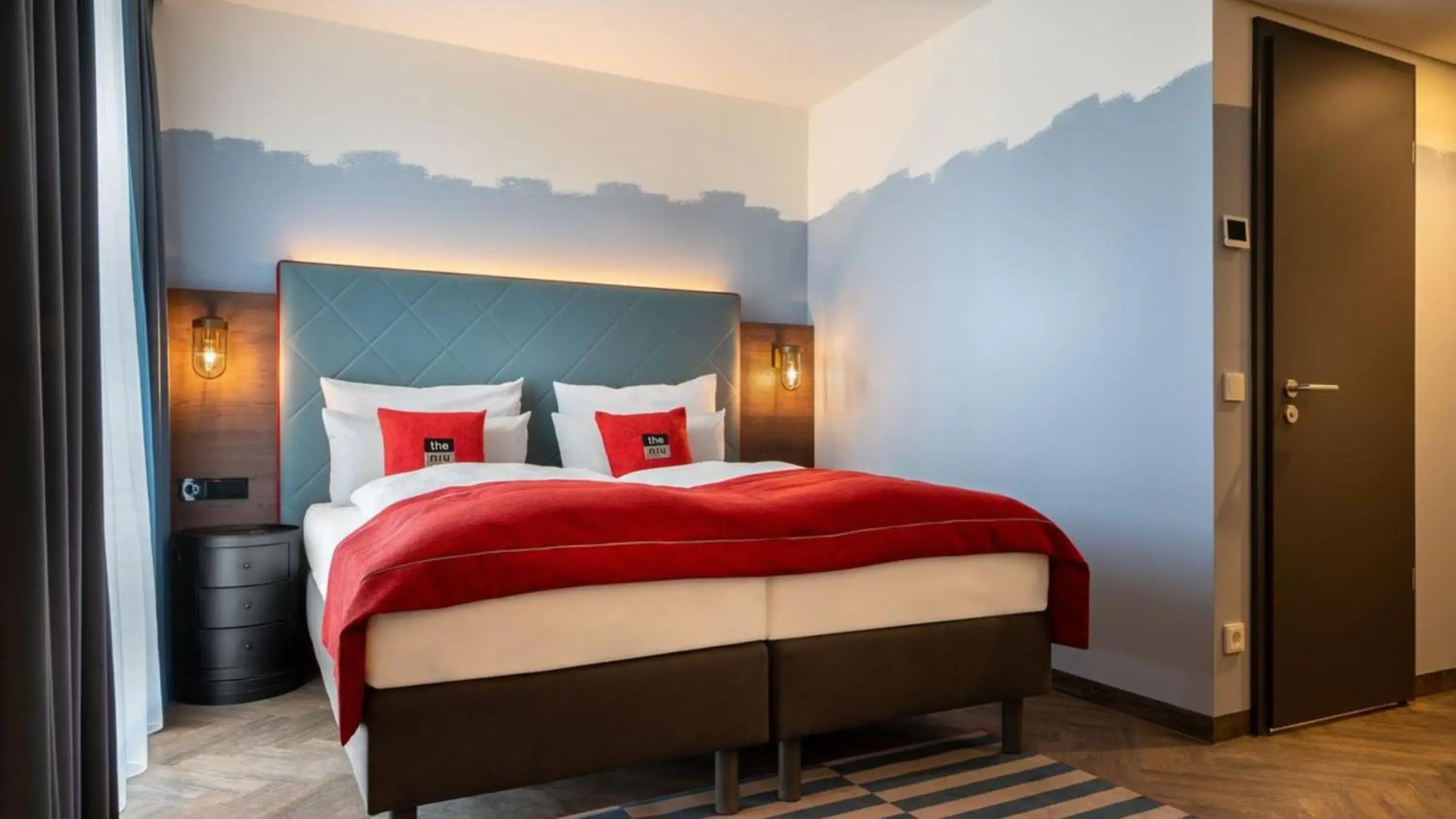 Standard Queen Room - Disability Access in Holiday Inn - the niu, Keg Hamburg Ost by IHG Standard Queen Room - Disability Access in Holiday Inn - the niu, Keg Hamburg Ost by IHG