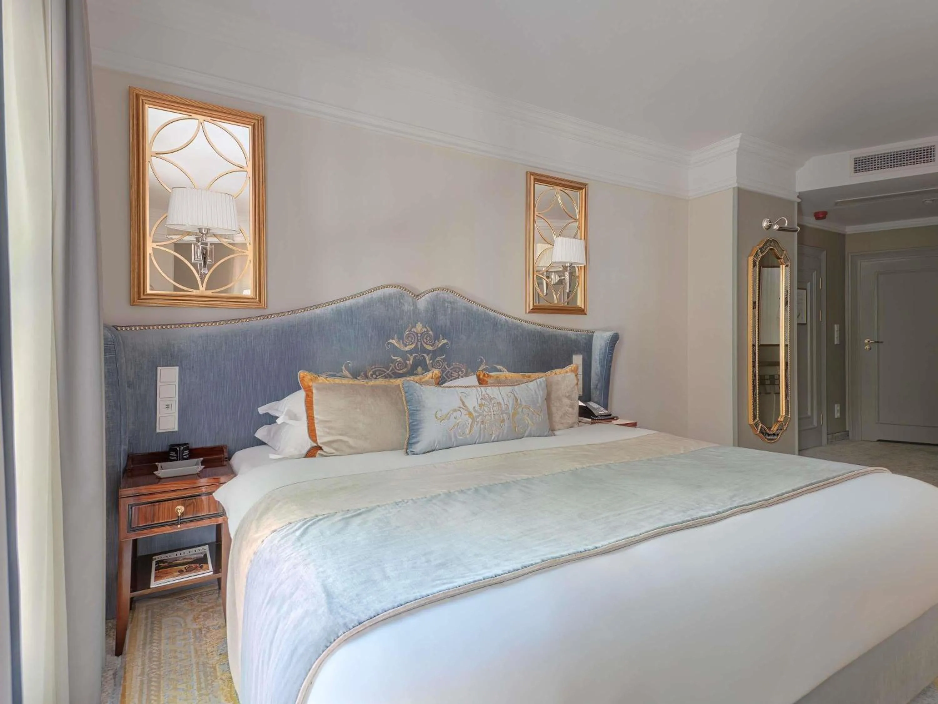 Bedroom, Bed in Bachleda Luxury Hotel Kraków - MGallery Collection