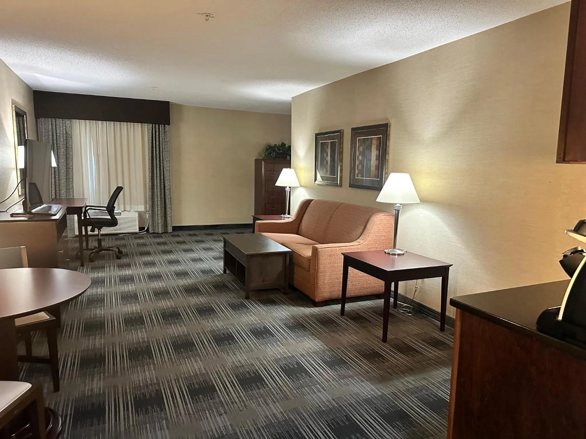 Bedroom in Holiday Inn Express and Suites Meriden by IHG