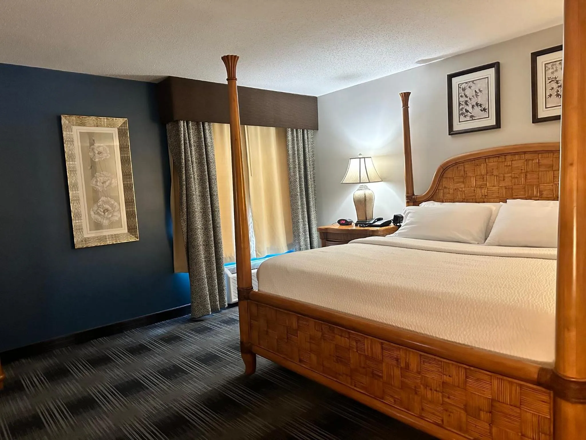 Bedroom, Bed in Holiday Inn Express and Suites Meriden by IHG