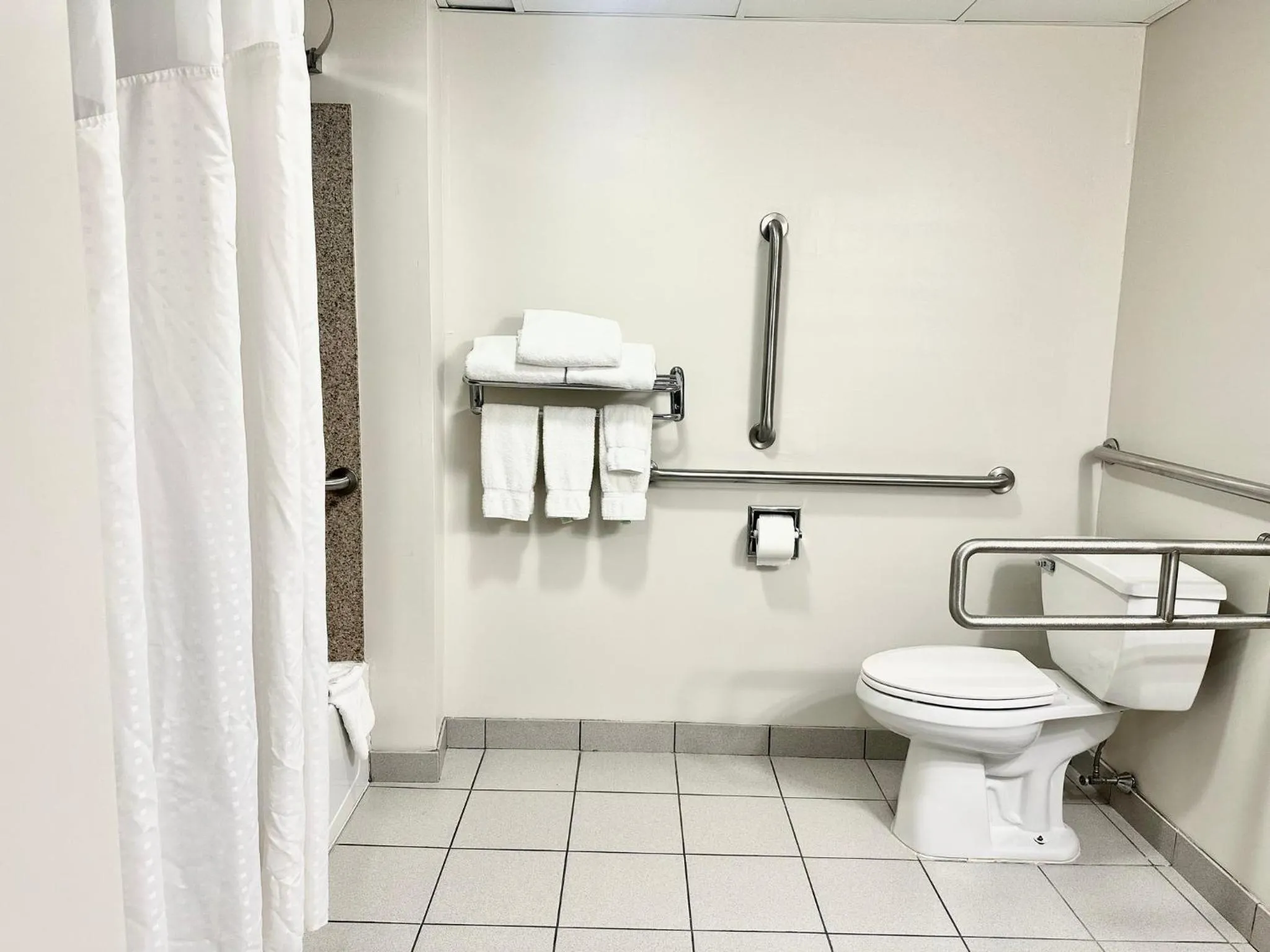 Bathroom in Holiday Inn Express and Suites Meriden by IHG