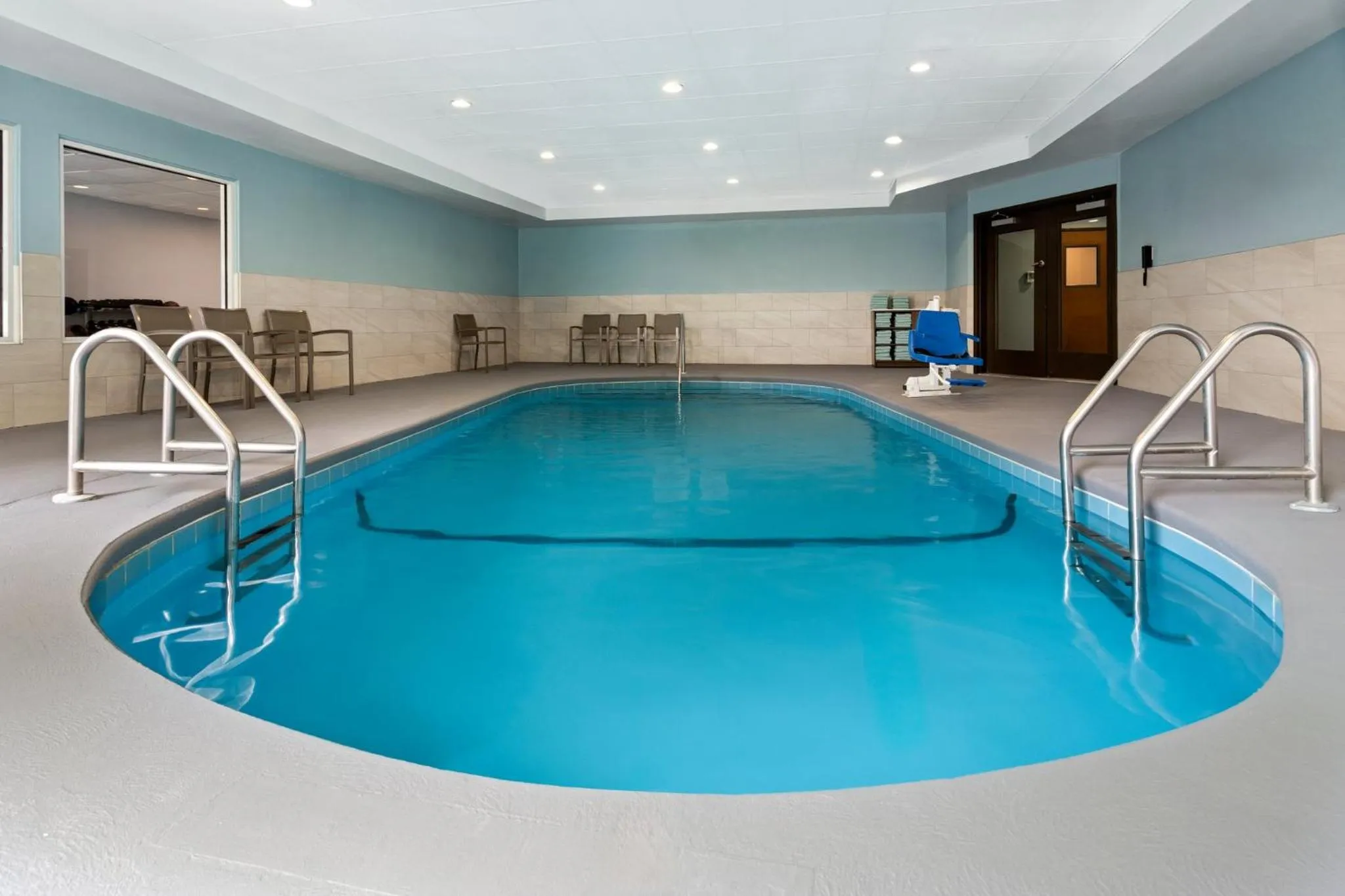 Swimming pool in Holiday Inn Express and Suites Meriden by IHG