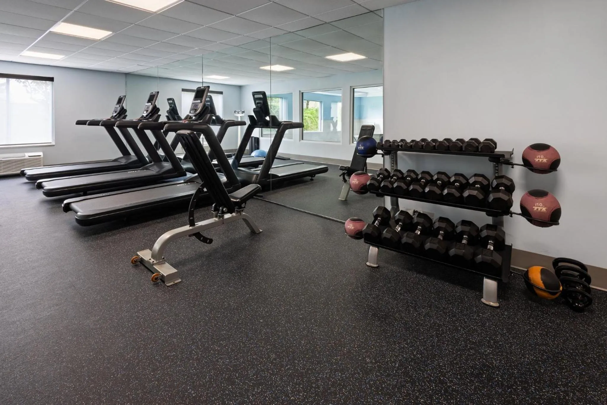 Fitness centre/facilities in Holiday Inn Express and Suites Meriden by IHG