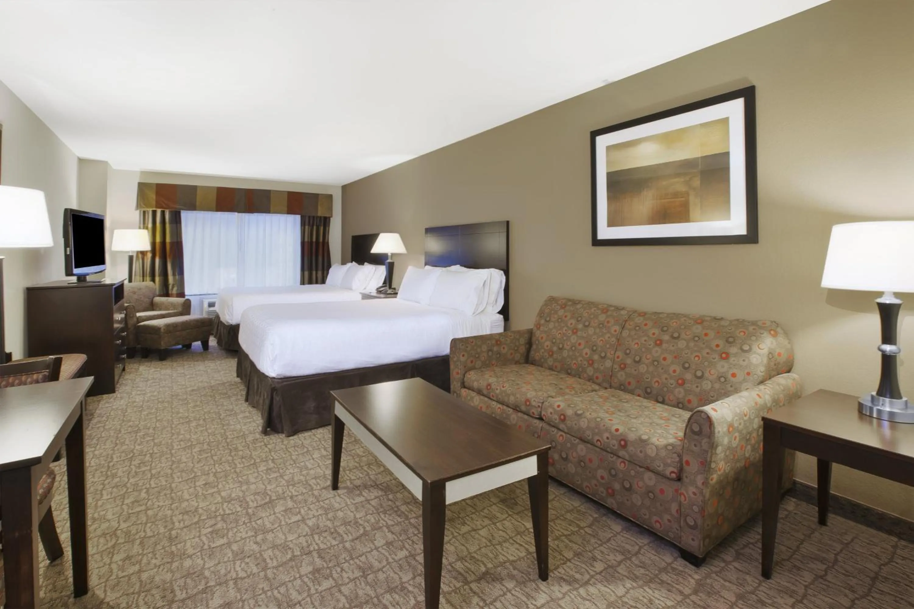Photo of the whole room, Bed in Holiday Inn Express and Suites Wheeling by IHG