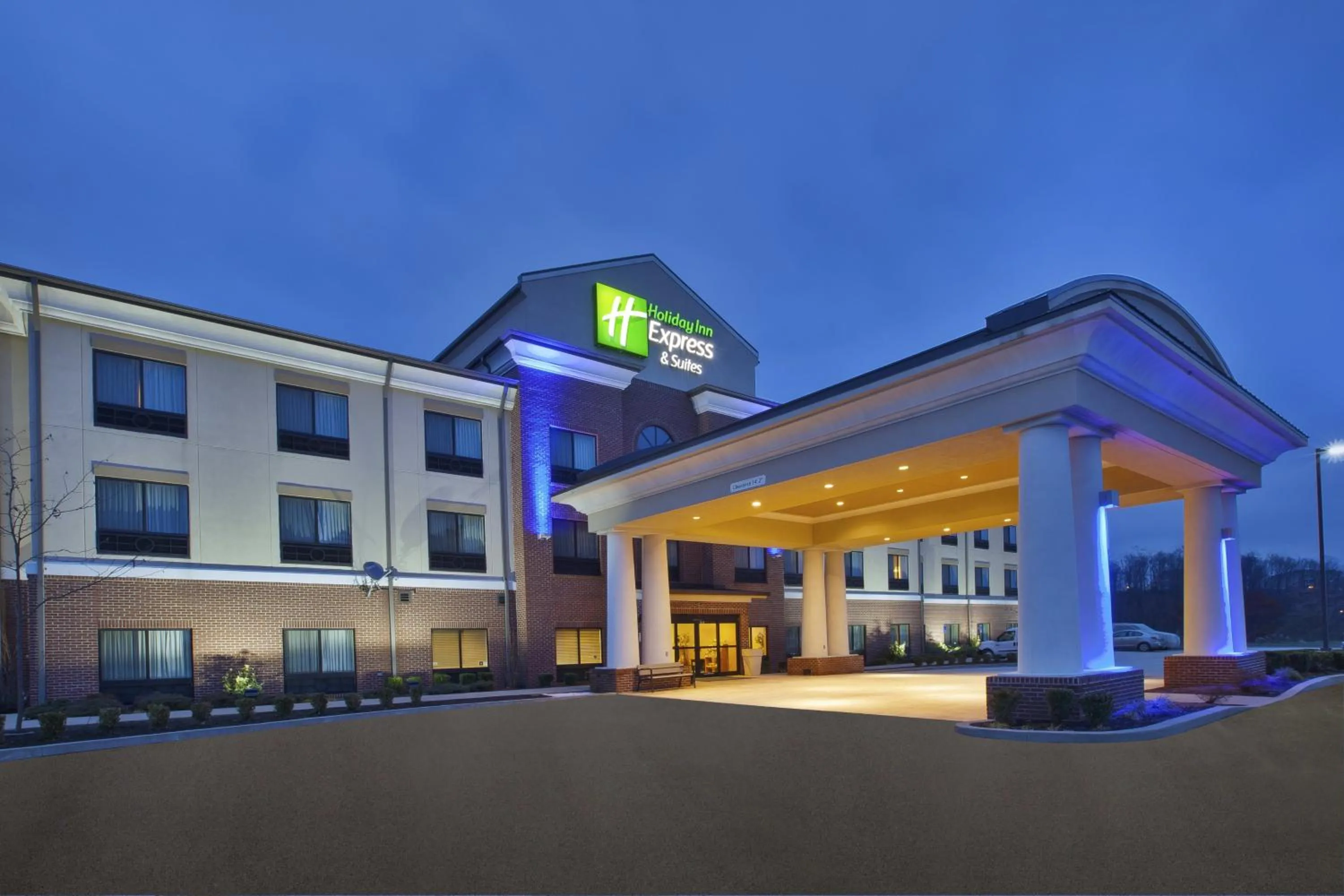 Property building in Holiday Inn Express and Suites Wheeling by IHG