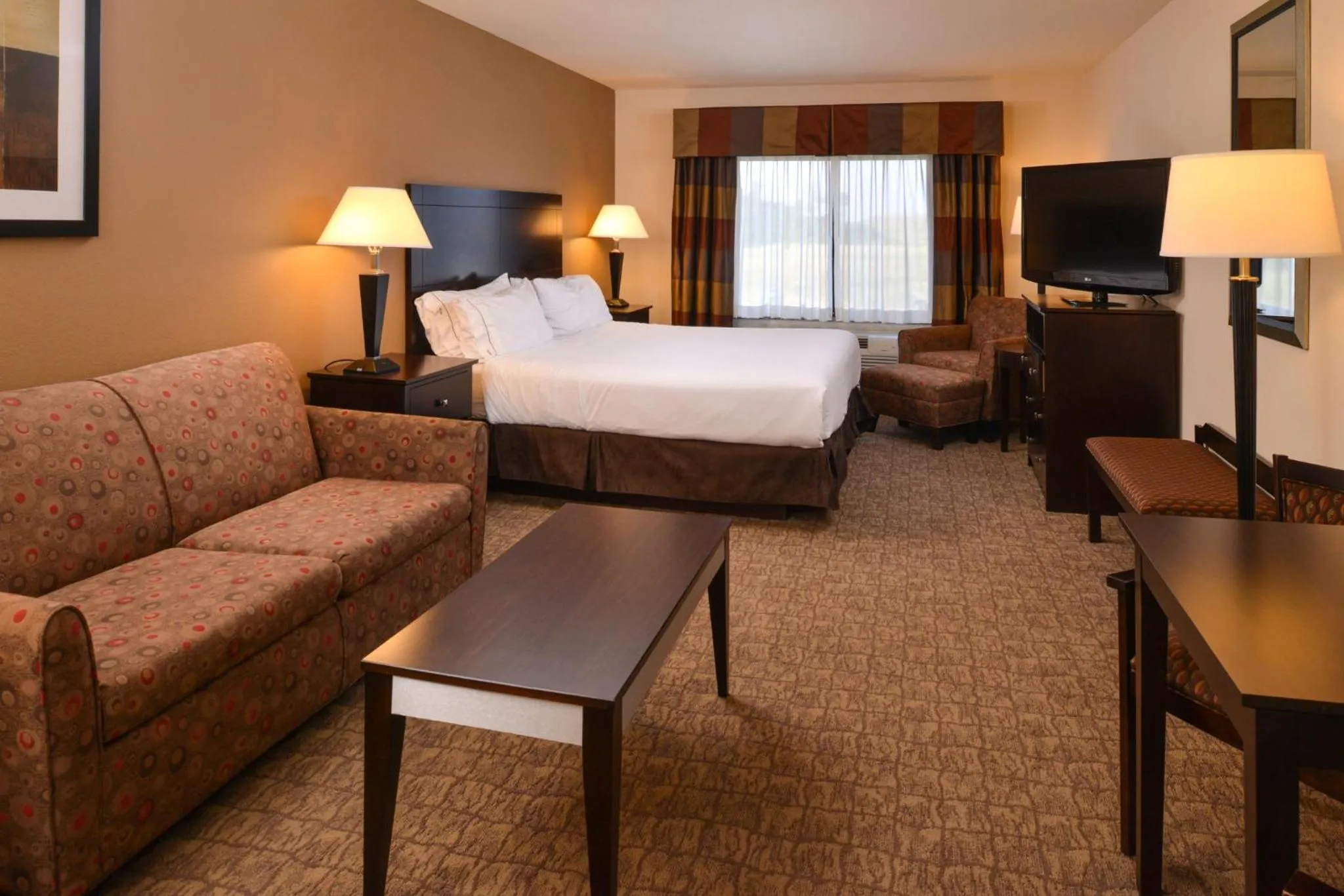 Photo of the whole room, Bed in Holiday Inn Express and Suites Wheeling by IHG
