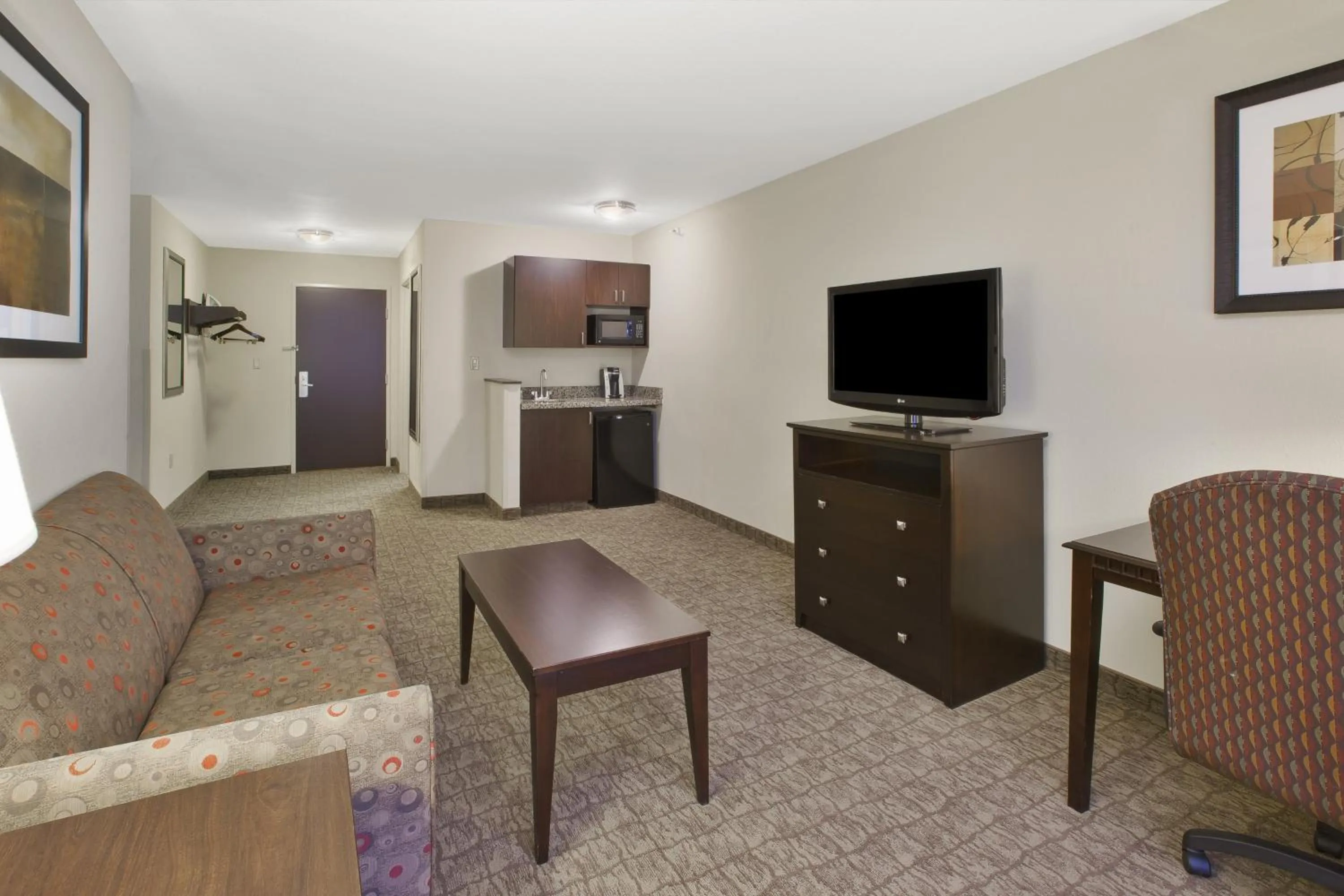 Photo of the whole room in Holiday Inn Express and Suites Wheeling by IHG
