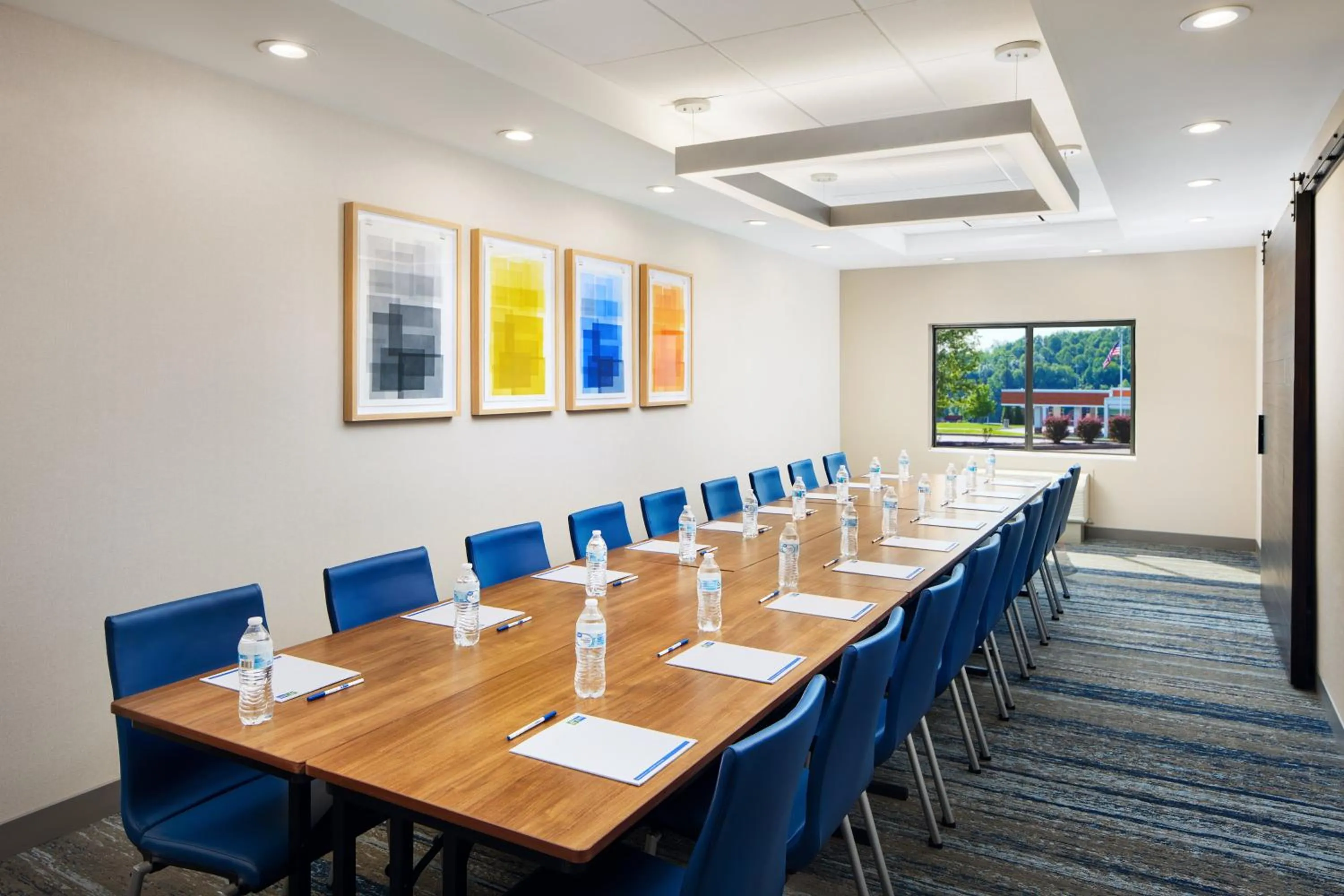Meeting/conference room in Holiday Inn Express and Suites Wheeling by IHG
