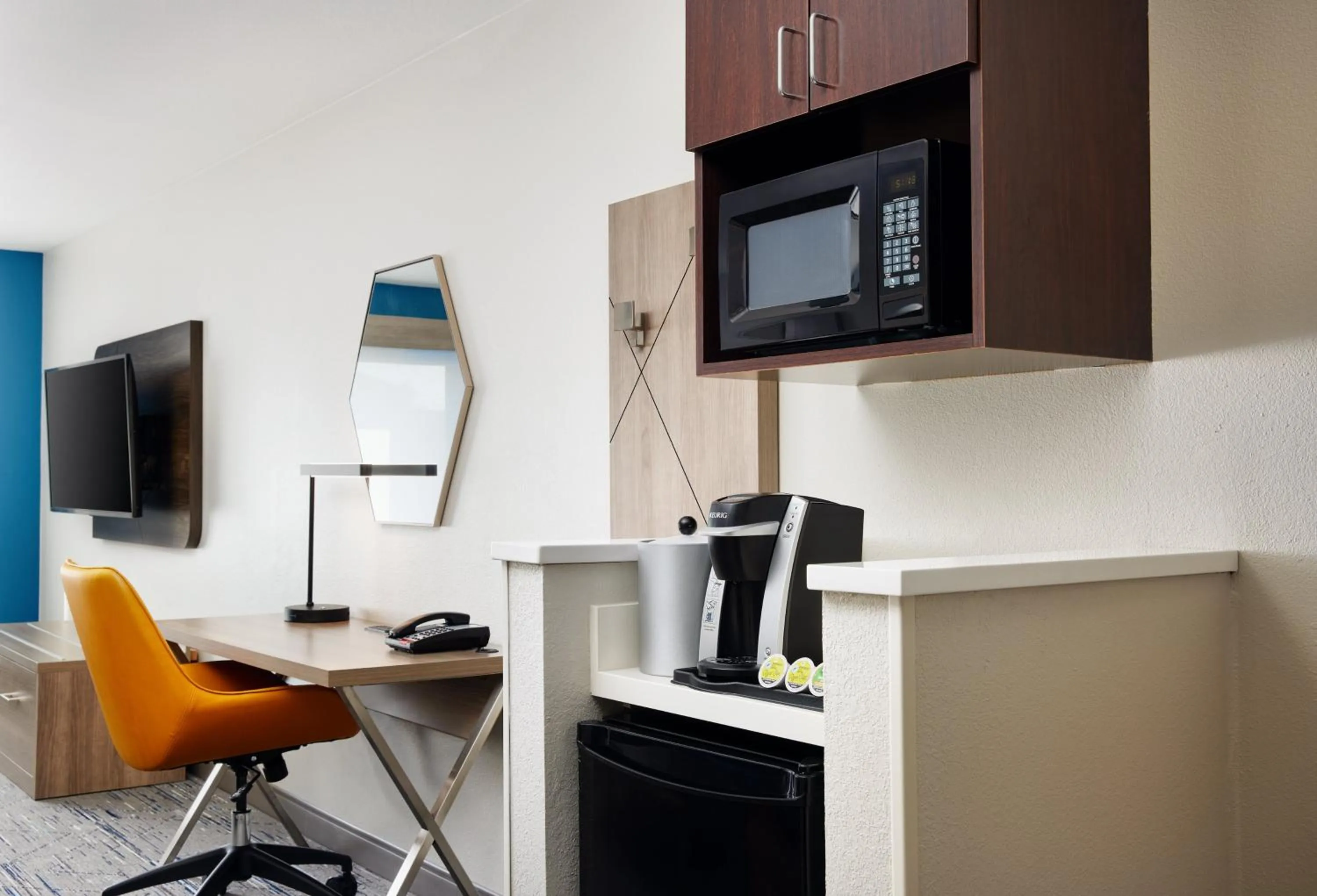 Photo of the whole room in Holiday Inn Express and Suites Wheeling by IHG