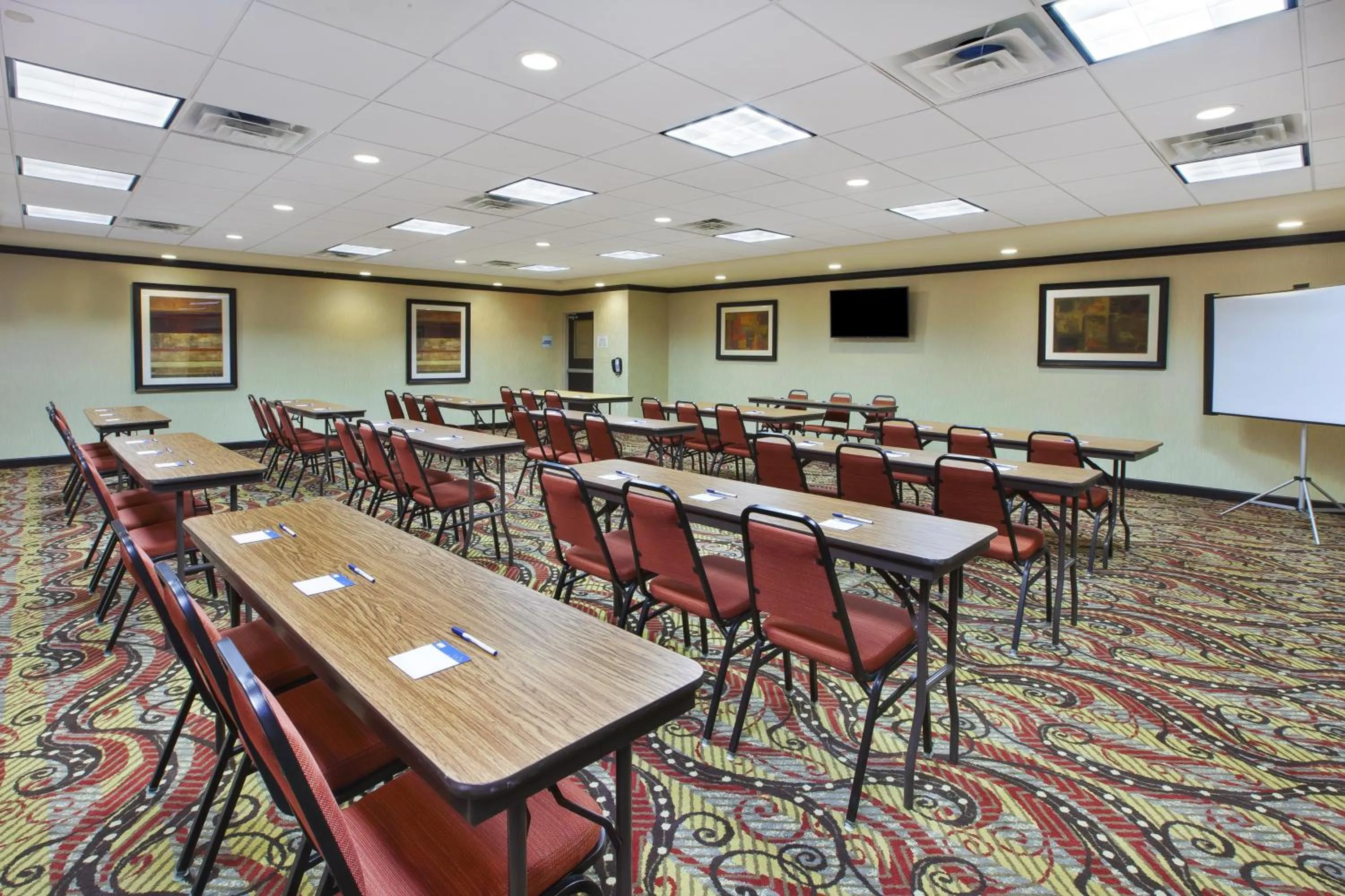 Meeting/conference room in Holiday Inn Express and Suites Wheeling by IHG