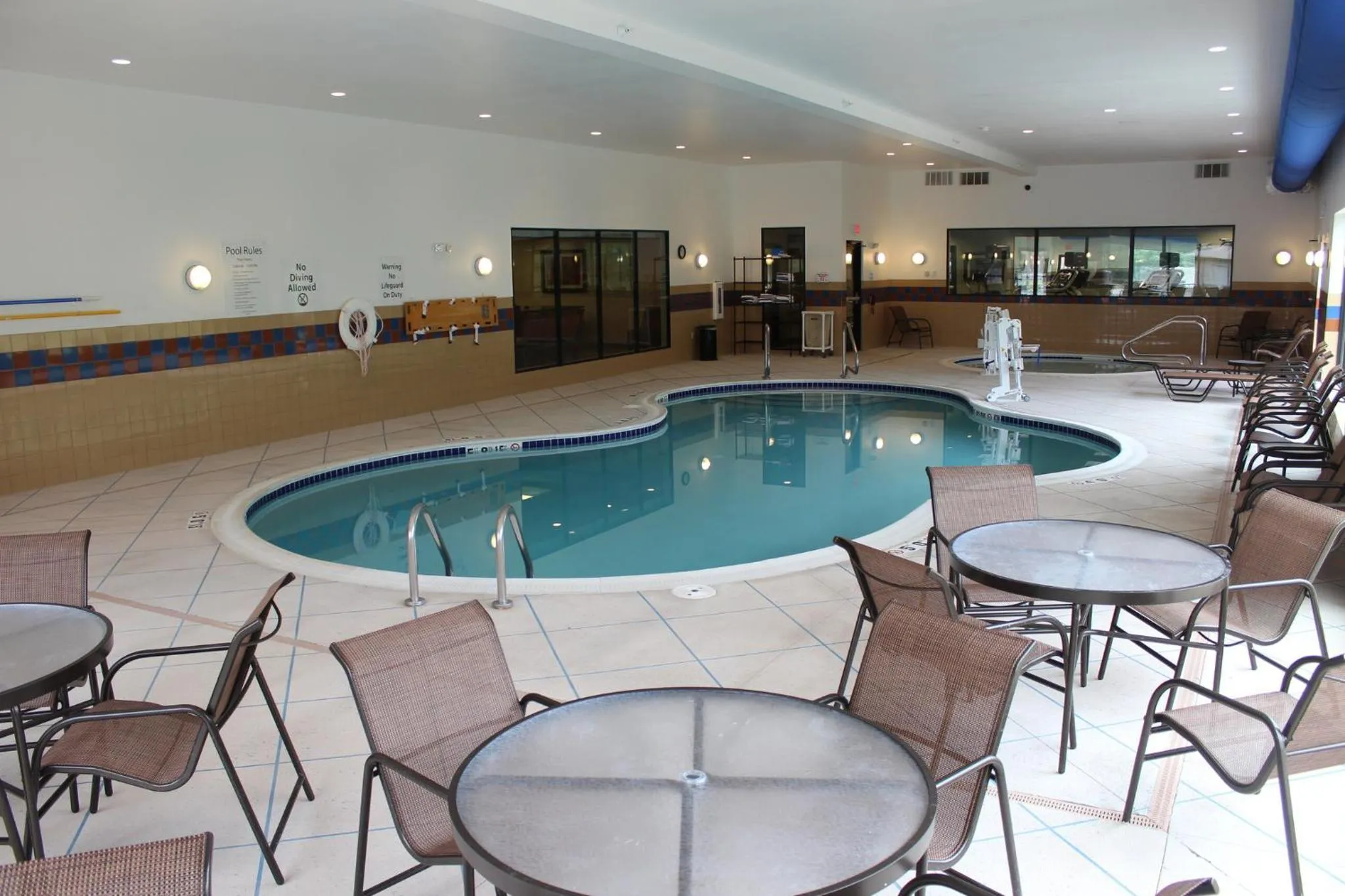 Swimming pool in Holiday Inn Express and Suites Wheeling by IHG