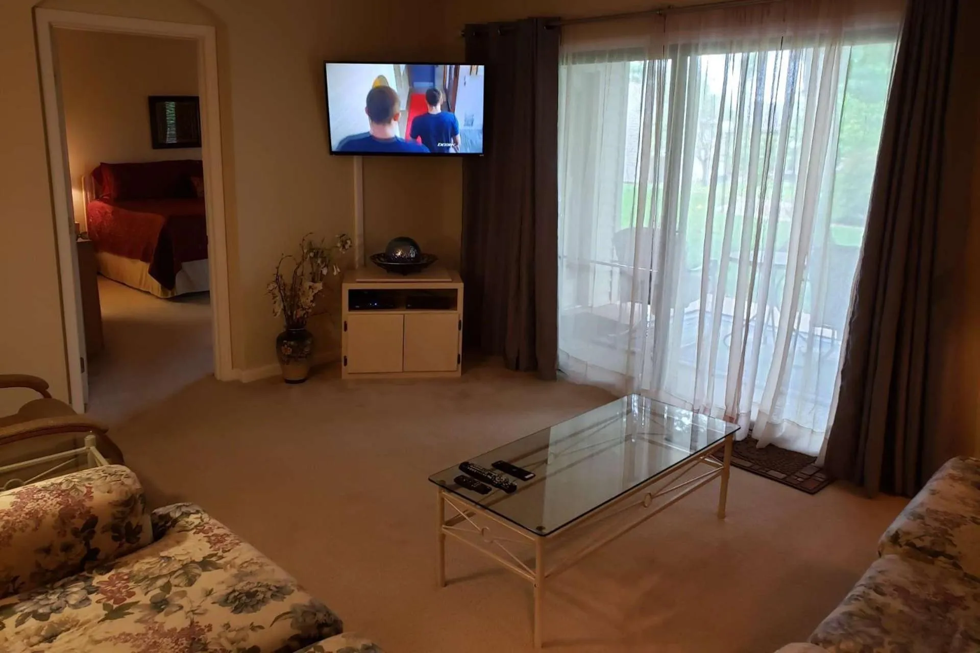 Foothill's Luxury 2BDR Ground Floor Condo in 1000 Hill's