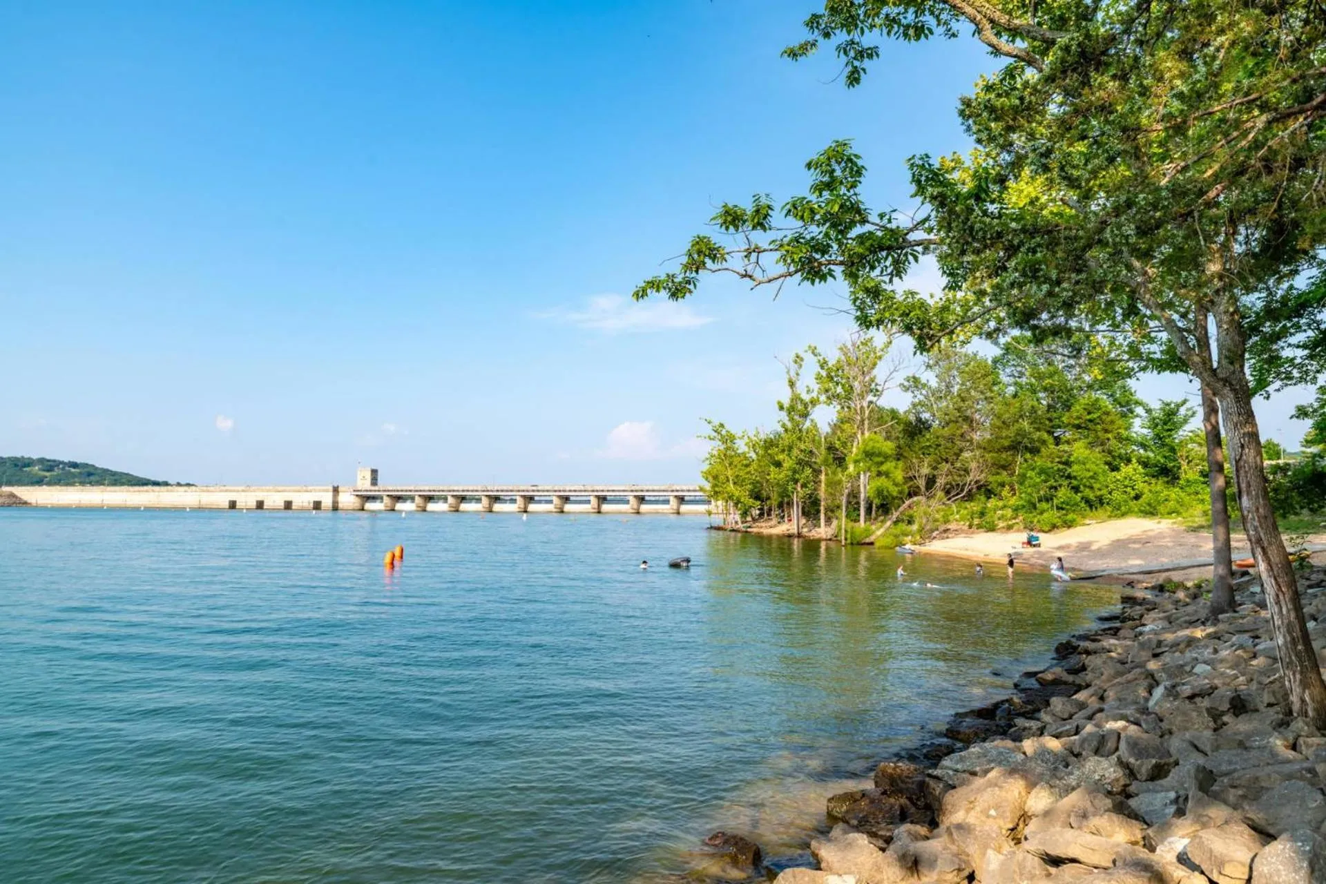 Foothill's Luxury 2BDR Ground Floor Condo in 1000 Hill's