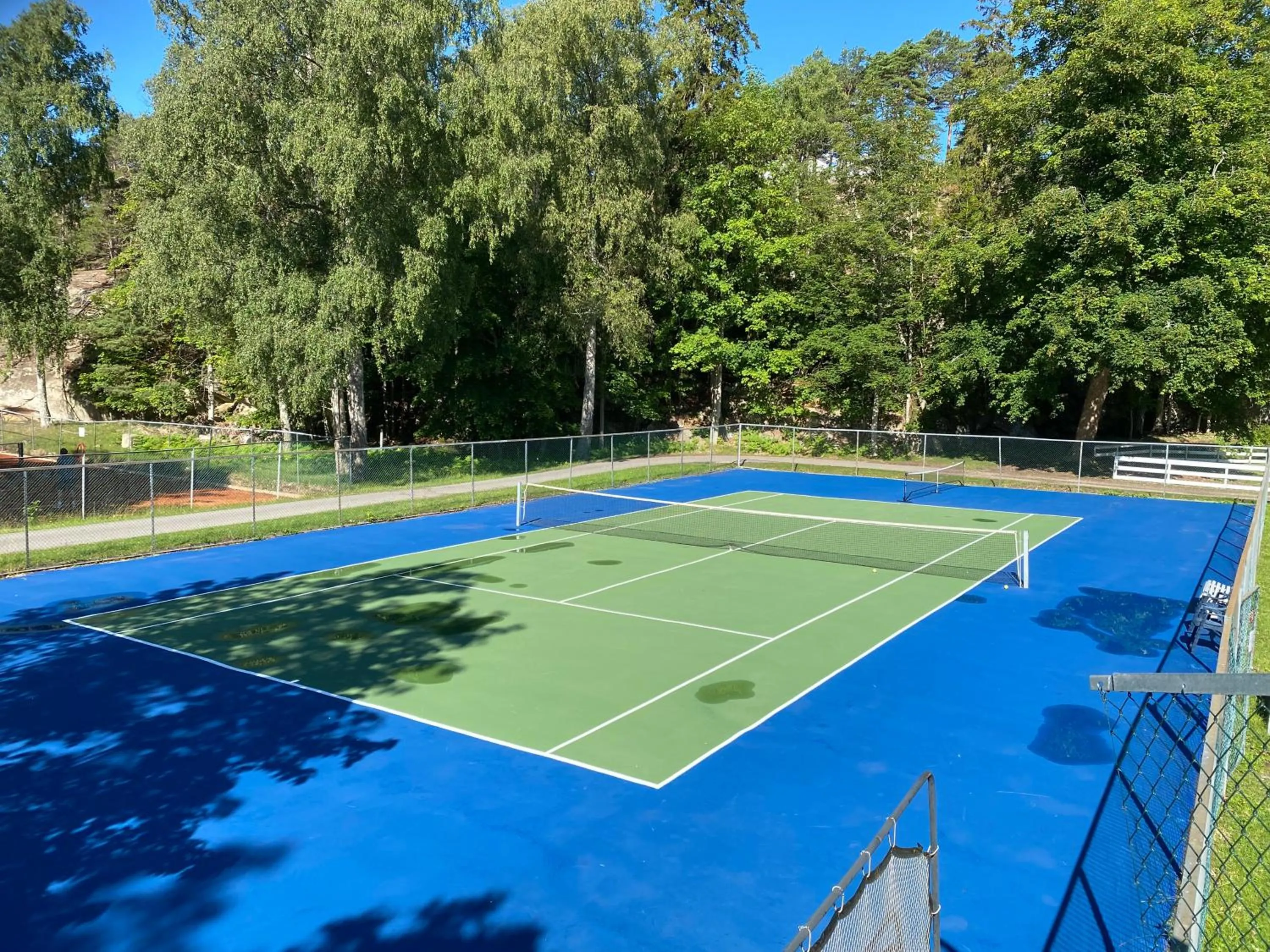 Tennis court in Hankø Hotell & Spa