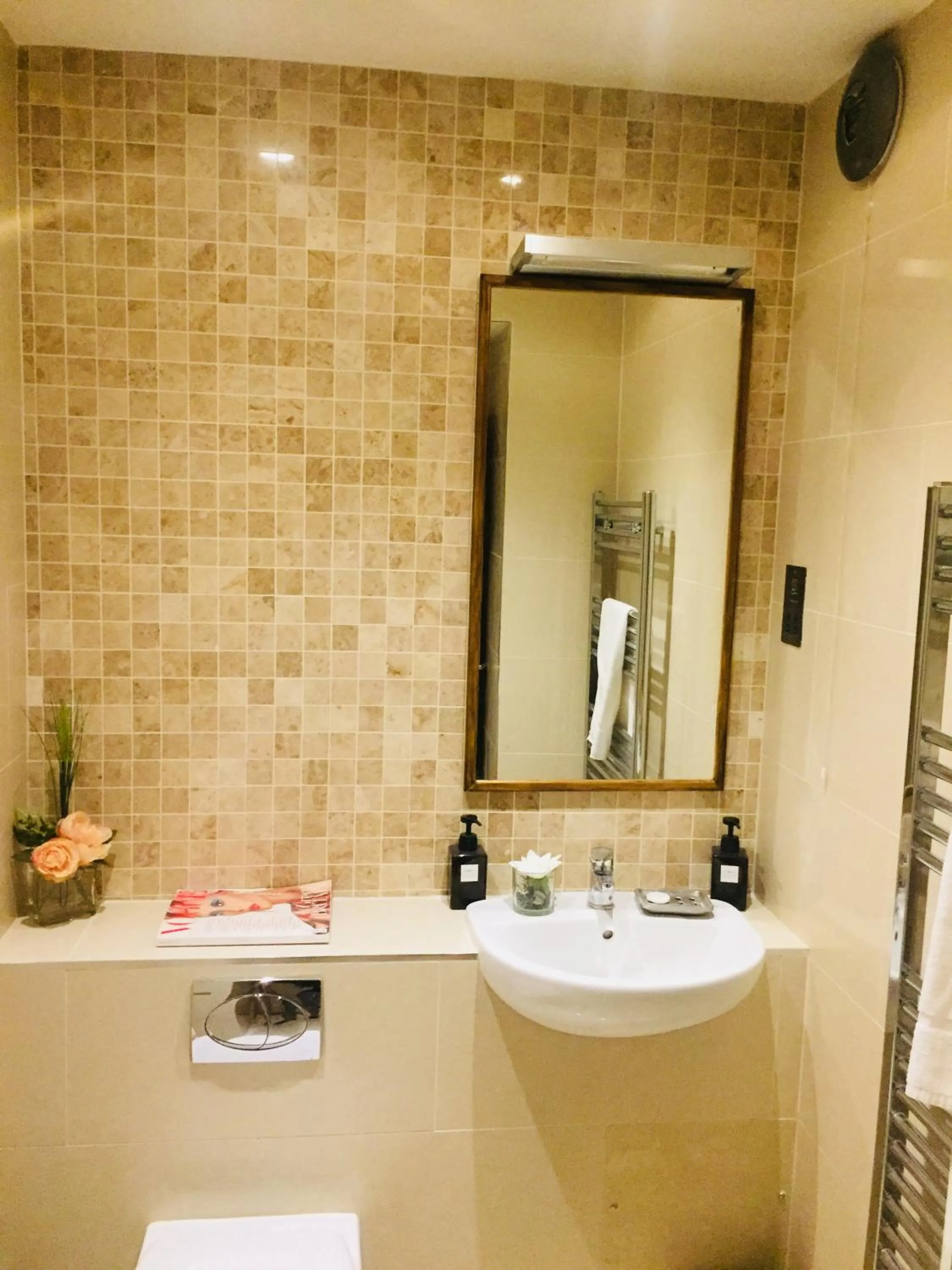 Toilet in Homestay Hotel Heathrow