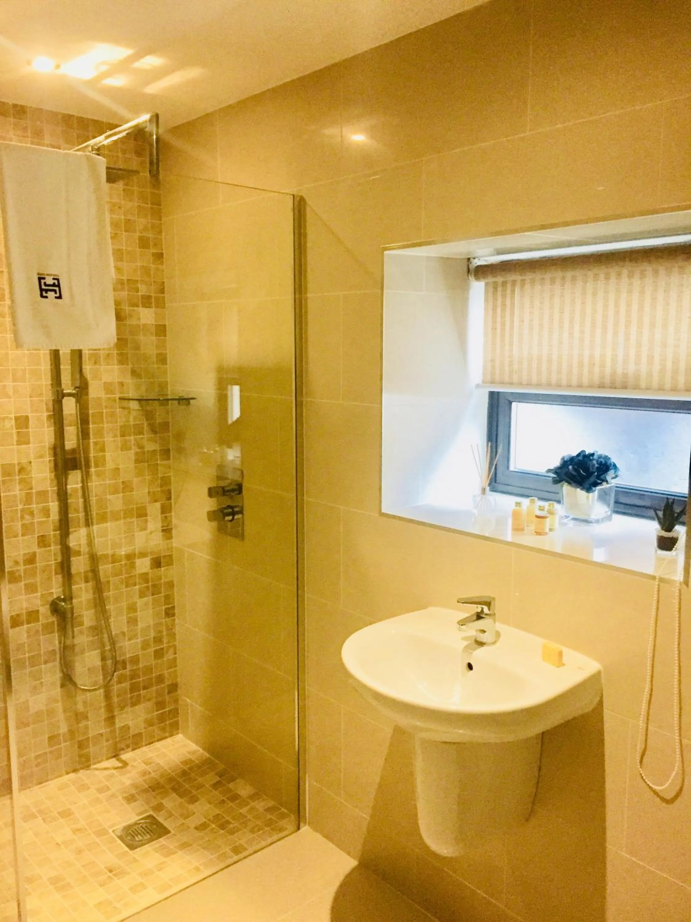 Bathroom in Homestay Hotel Heathrow