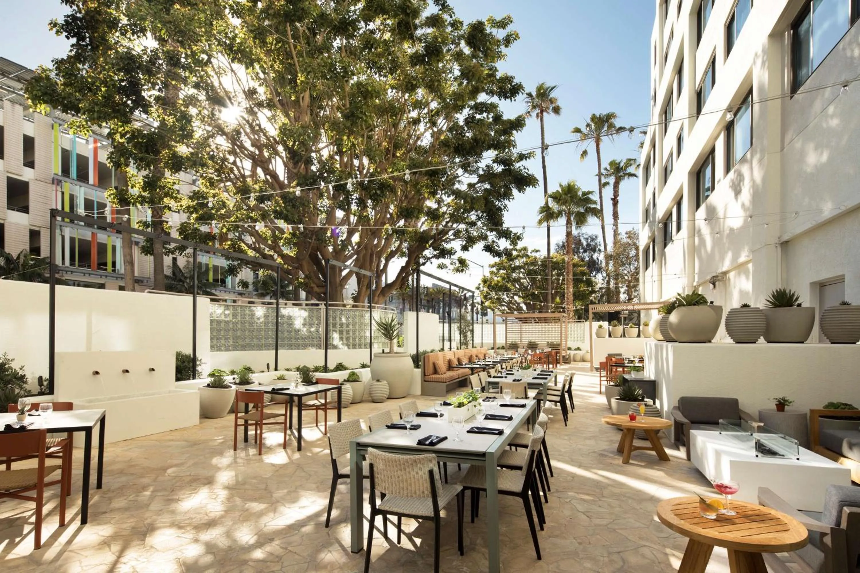 Restaurant/places to eat in Hilton Santa Monica