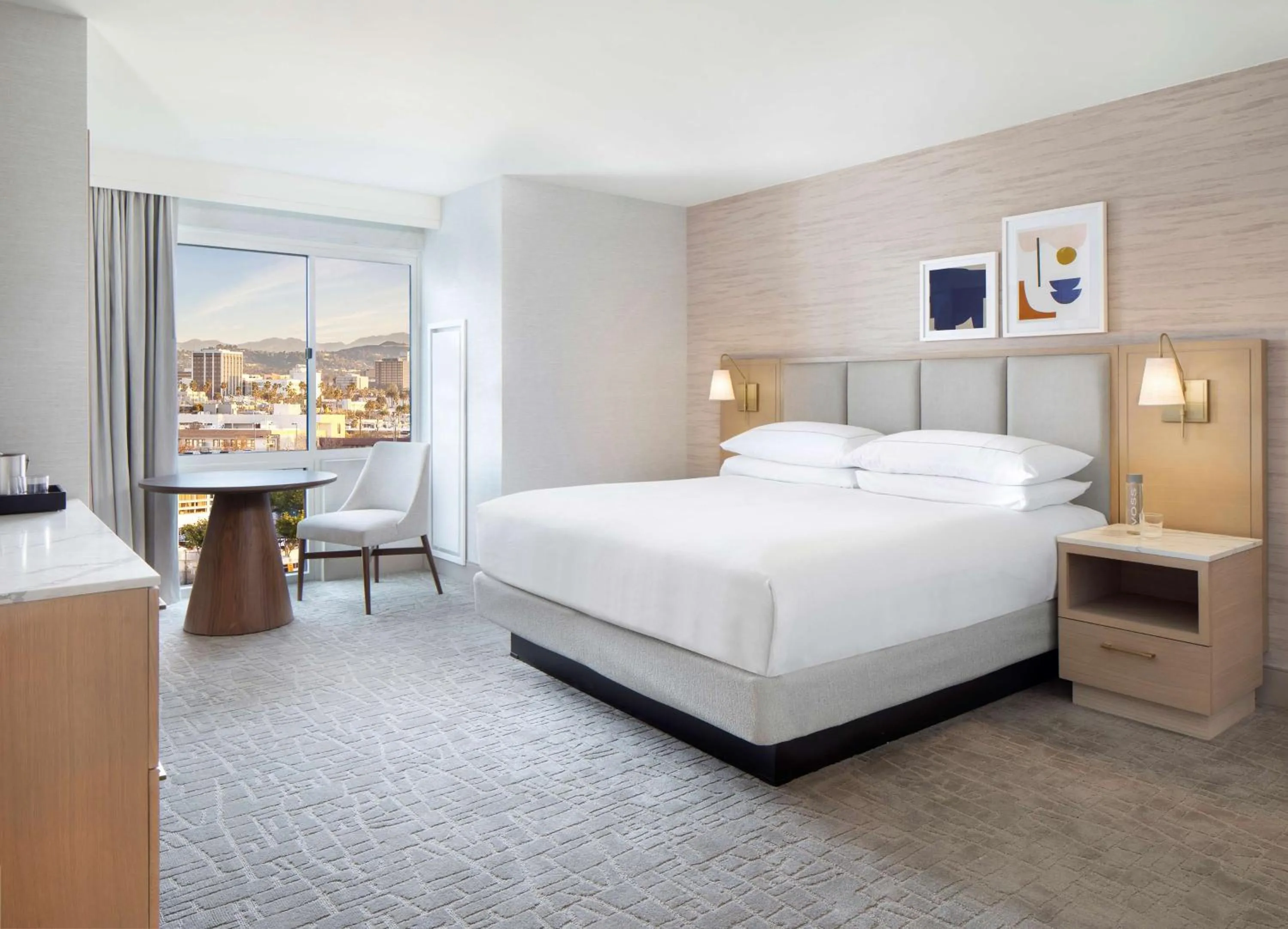 Bedroom, Bed in Hilton Santa Monica